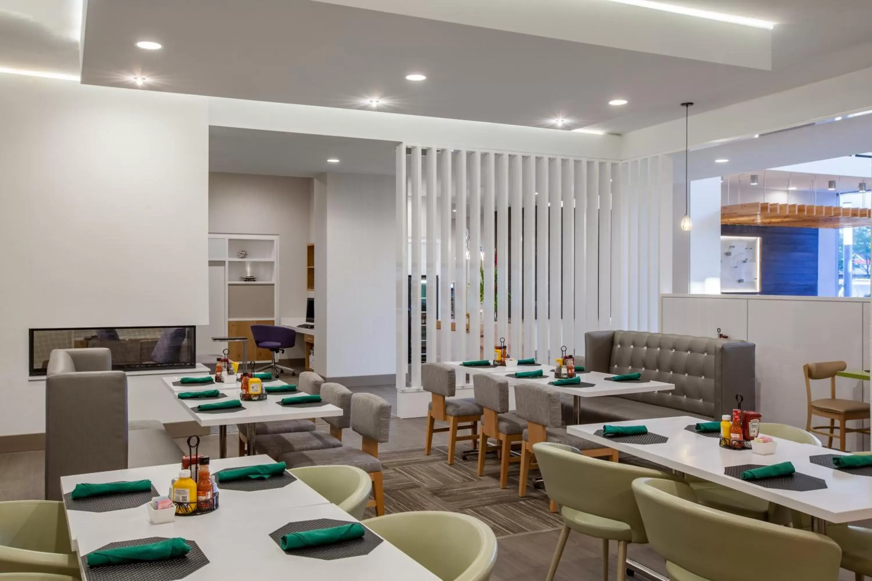 Restaurant/Places to Eat in Holiday Inn Cleveland Clinic, an IHG Hotel
