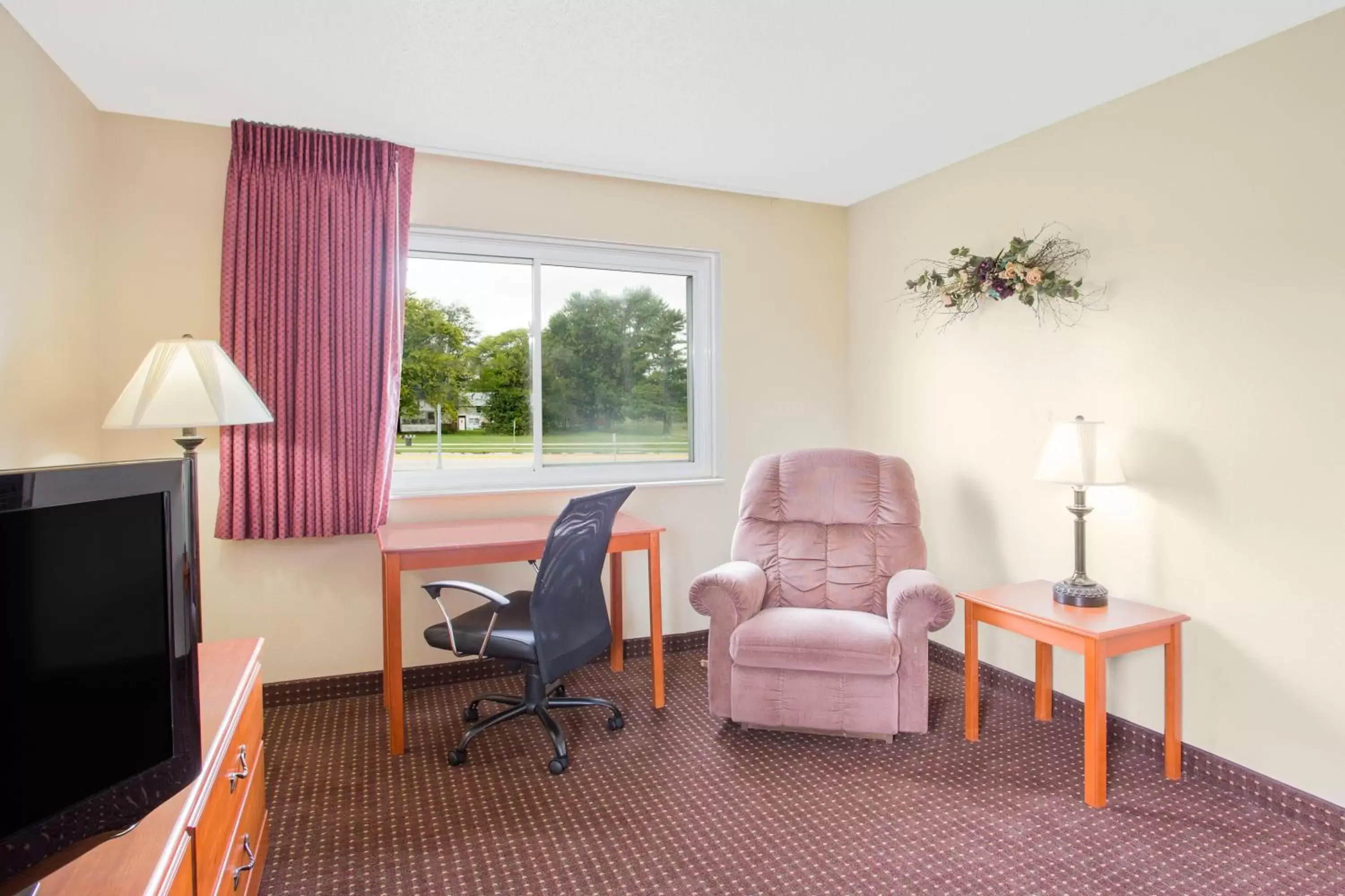 Seating Area in Super 8 by Wyndham Waverly