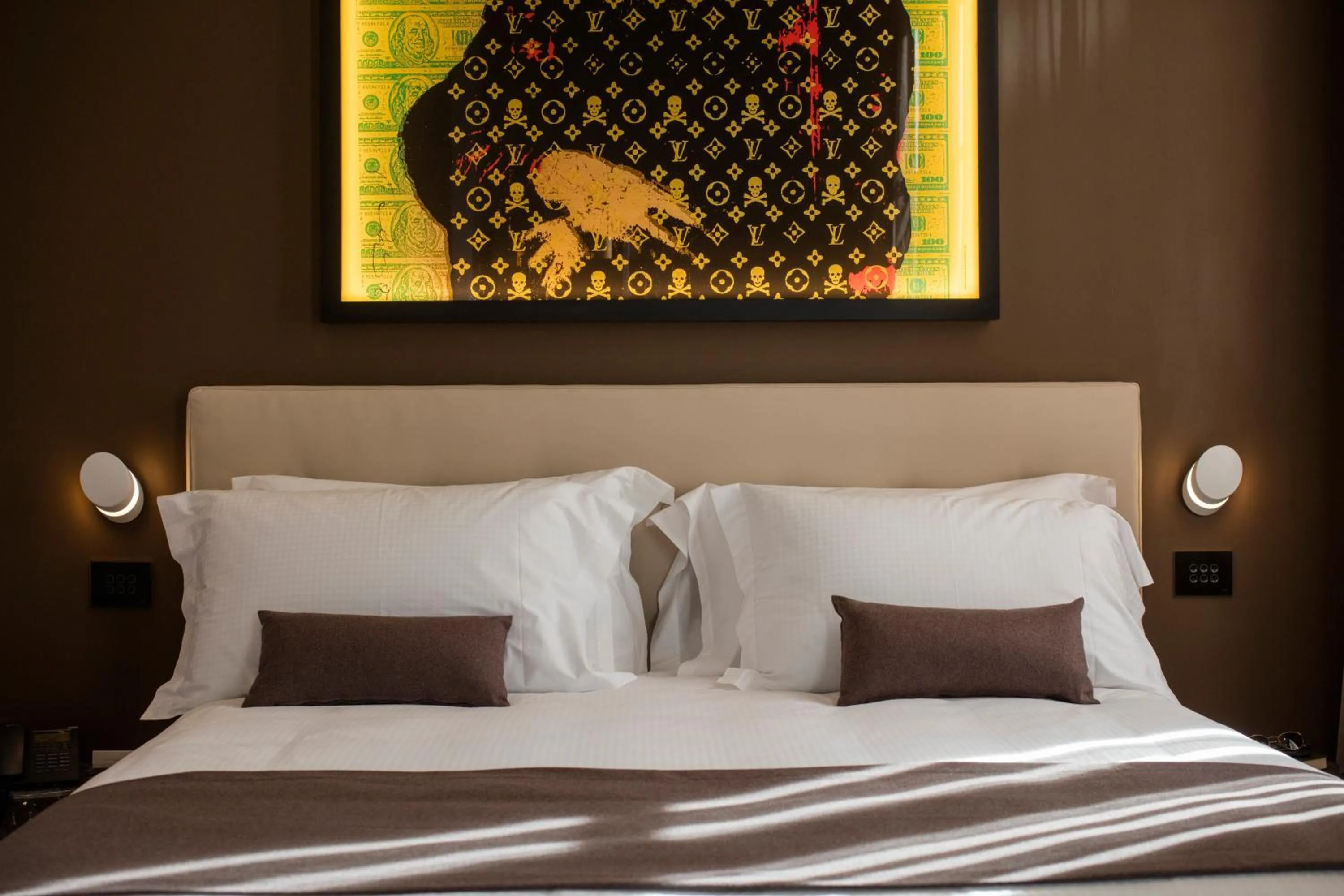 Coffee/tea facilities, Bed in The Frame Hotel