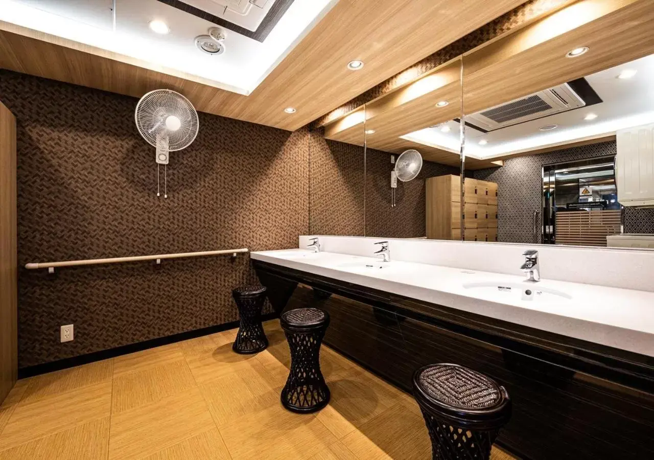 Public Bath, Bathroom in APA Hotel & Resort Hakata Ekihigashi