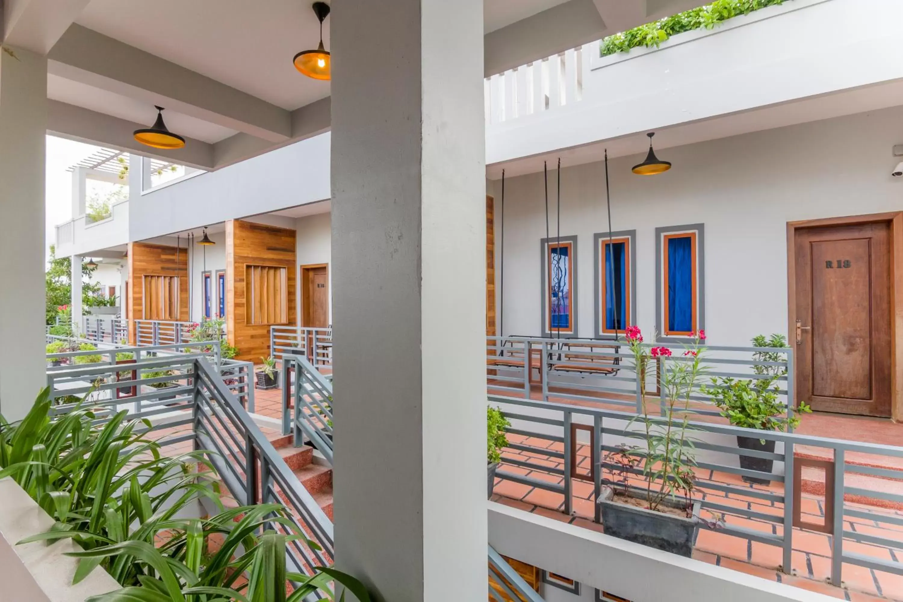 Garden view, Balcony/Terrace in Indra Porak Residence Hotel