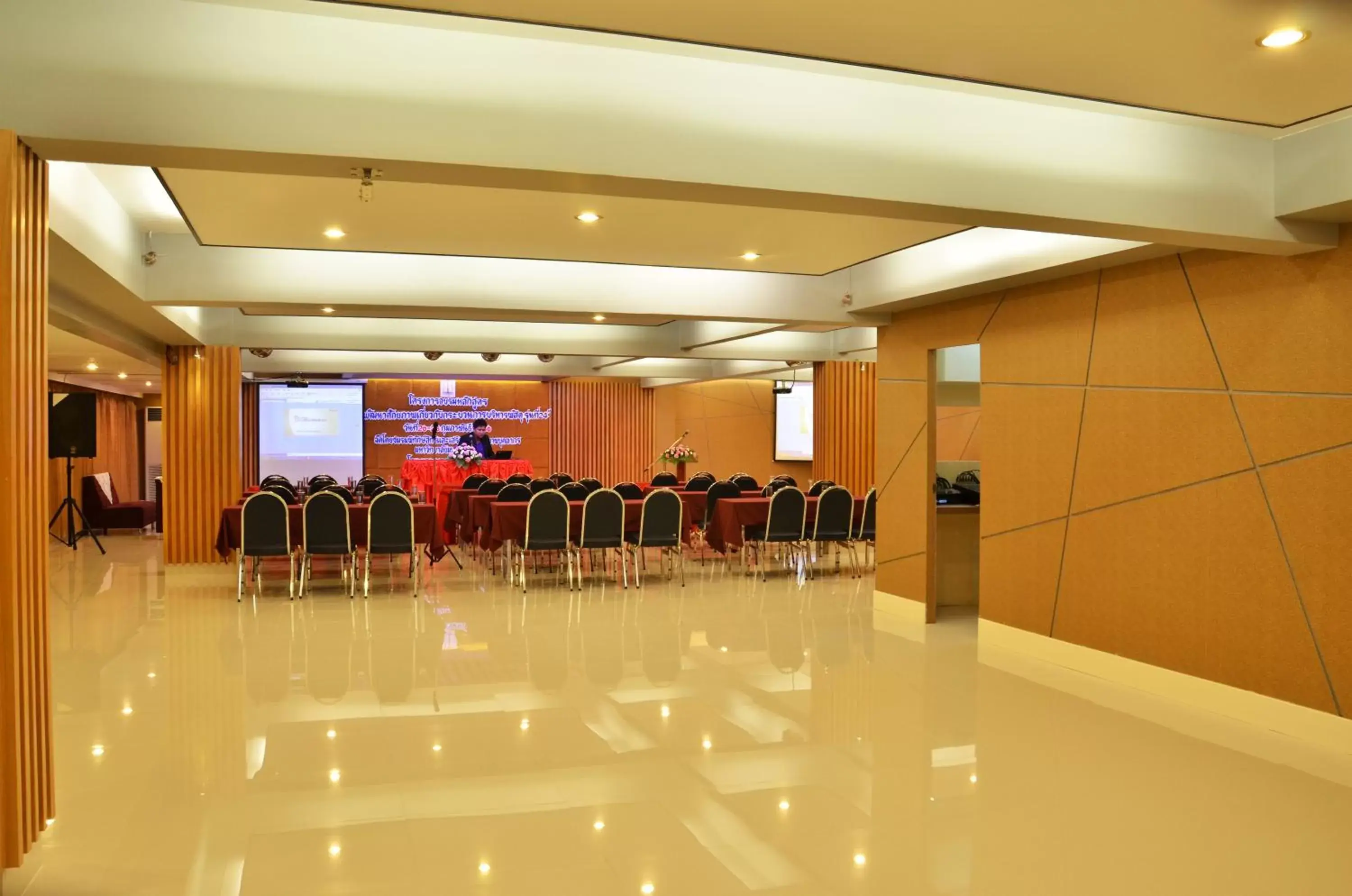 Meeting/conference room in Friendlytel Hotel