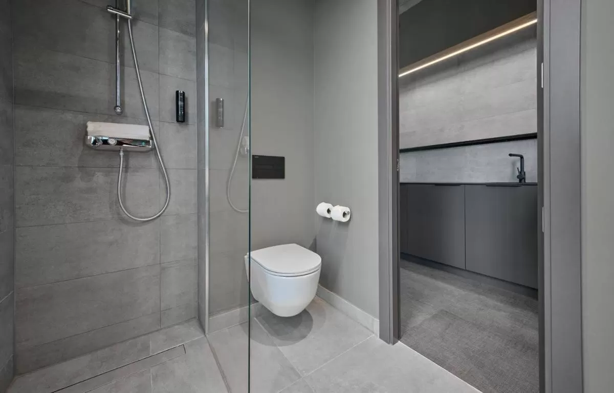 Bathroom in Zleep Madrid Airport