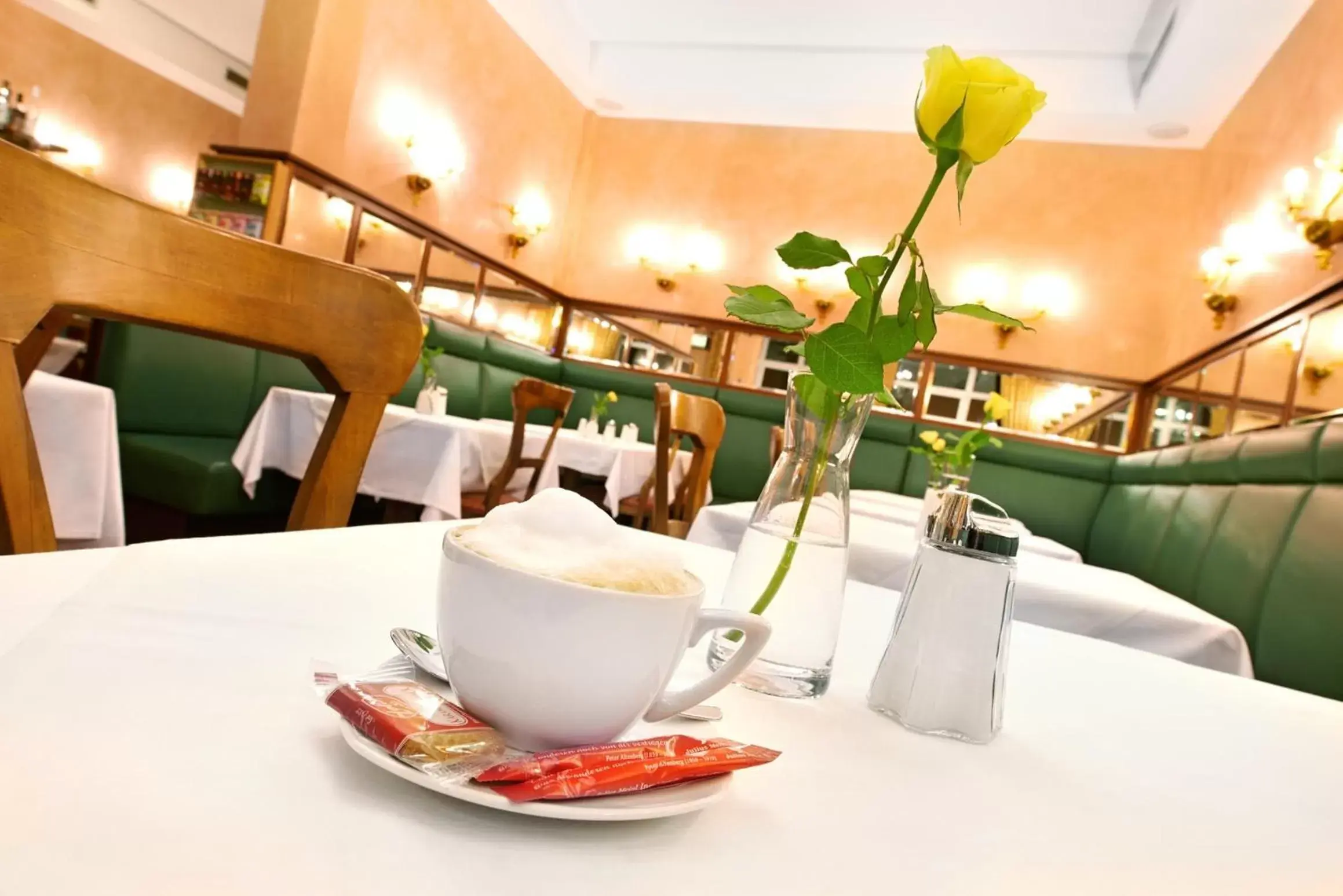 Restaurant/places to eat in Hotel Schild