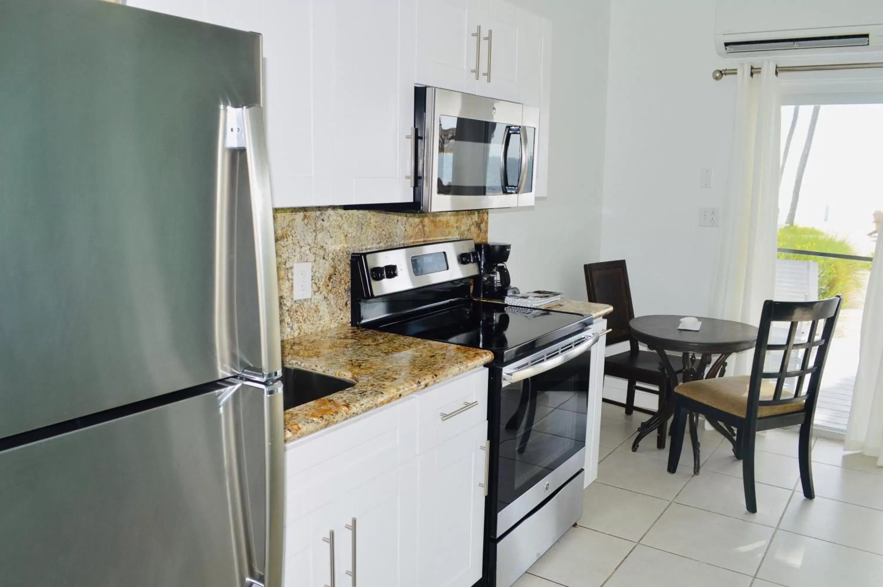 Kitchen or kitchenette, Kitchen/Kitchenette in Drop Anchor Resort & Marina