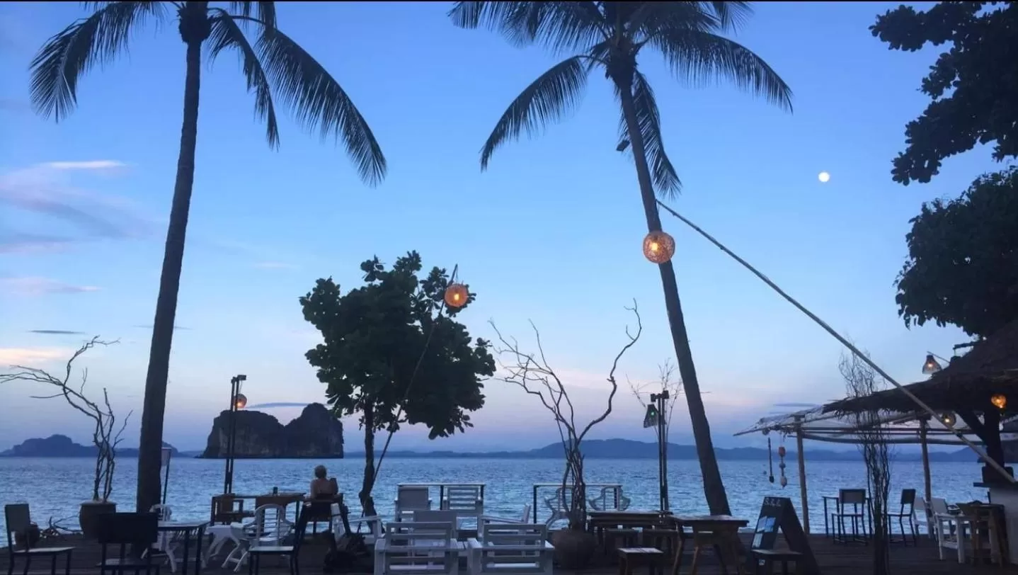 Lounge or bar in Thanya Beach Resort - SHA Plus