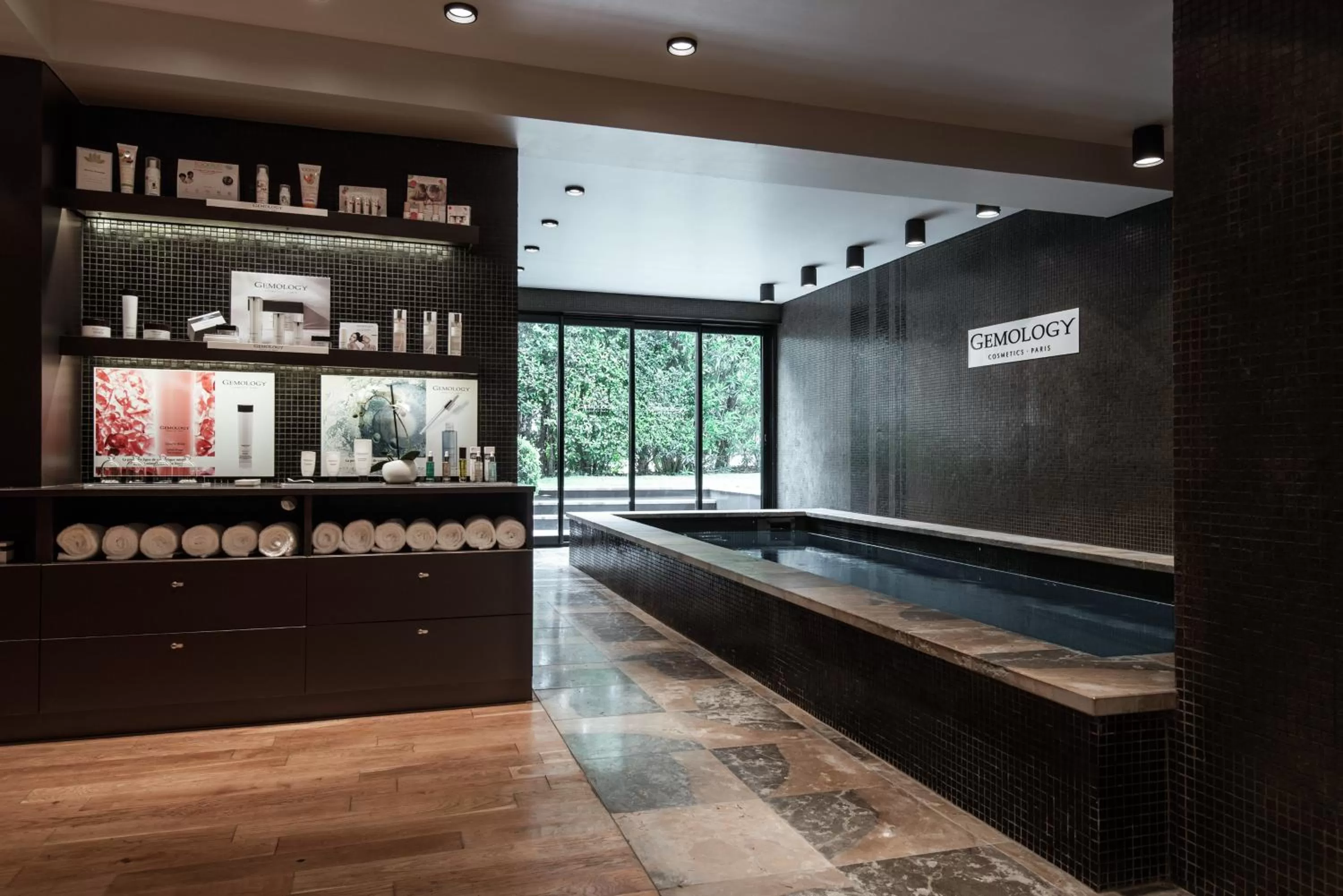 Spa and wellness centre/facilities in Hôtel Montmorency & Spa