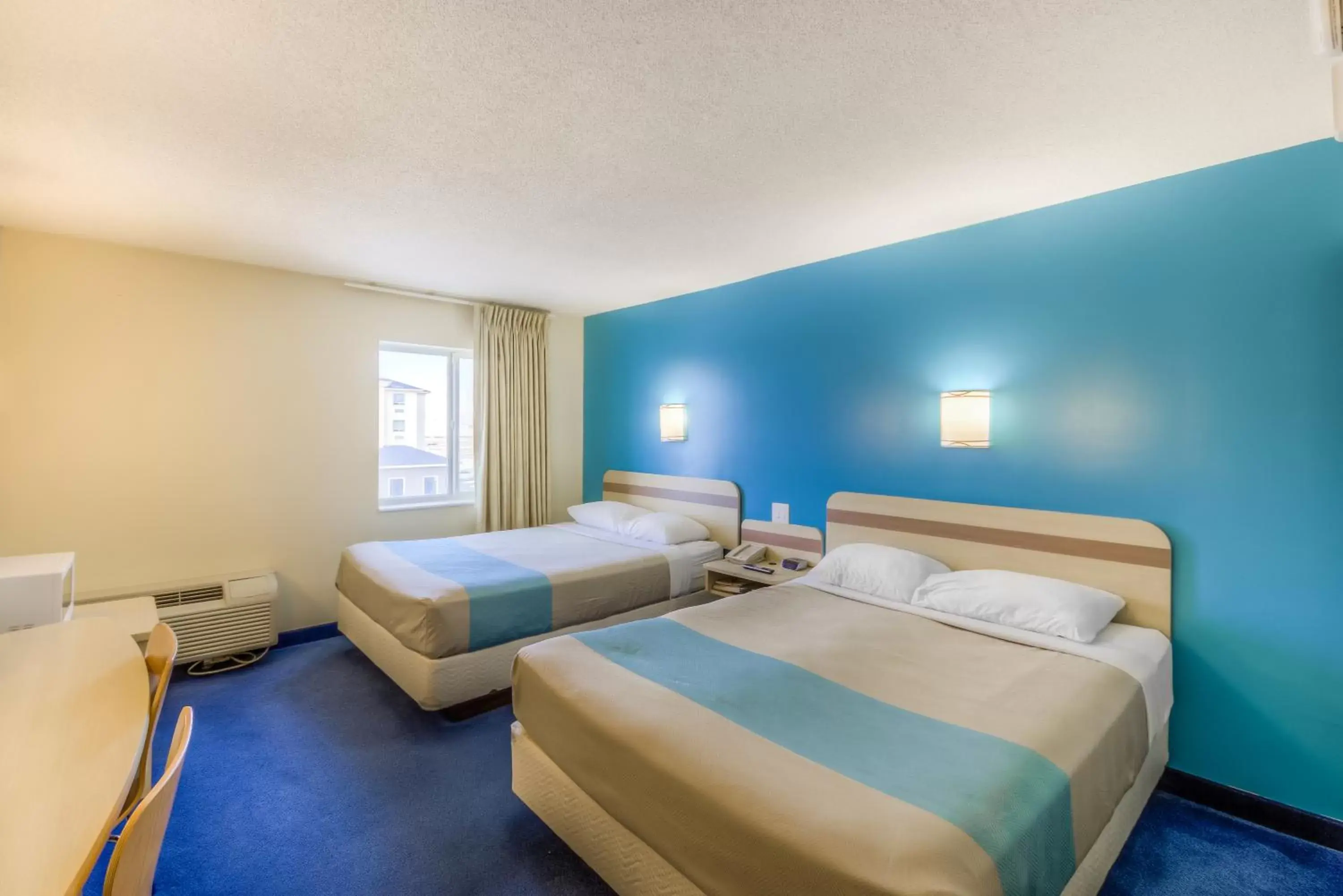 Bedroom, Bed in Motel 6-Estevan, SK