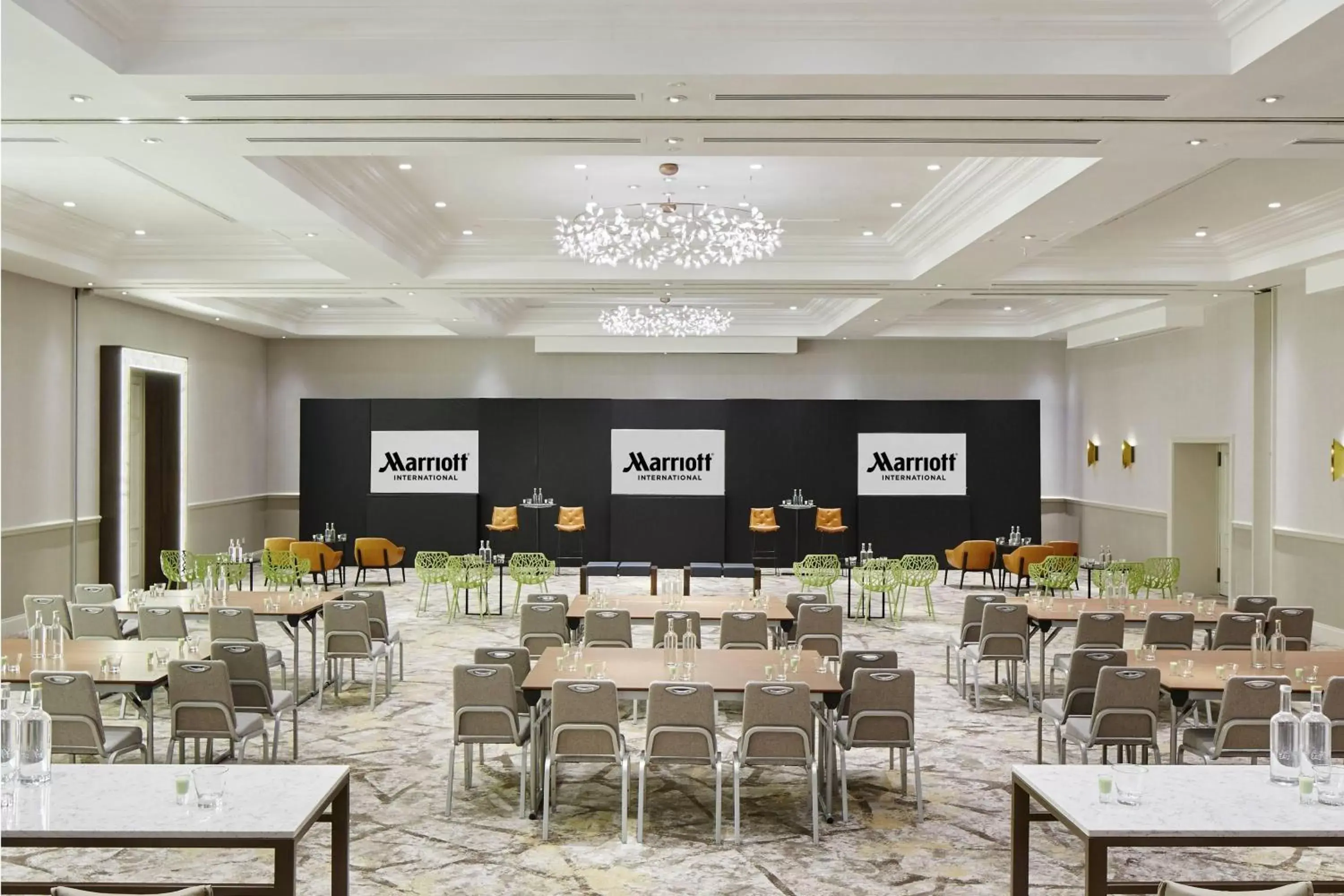 Meeting/conference room, Restaurant/Places to Eat in London Marriott Hotel Regents Park