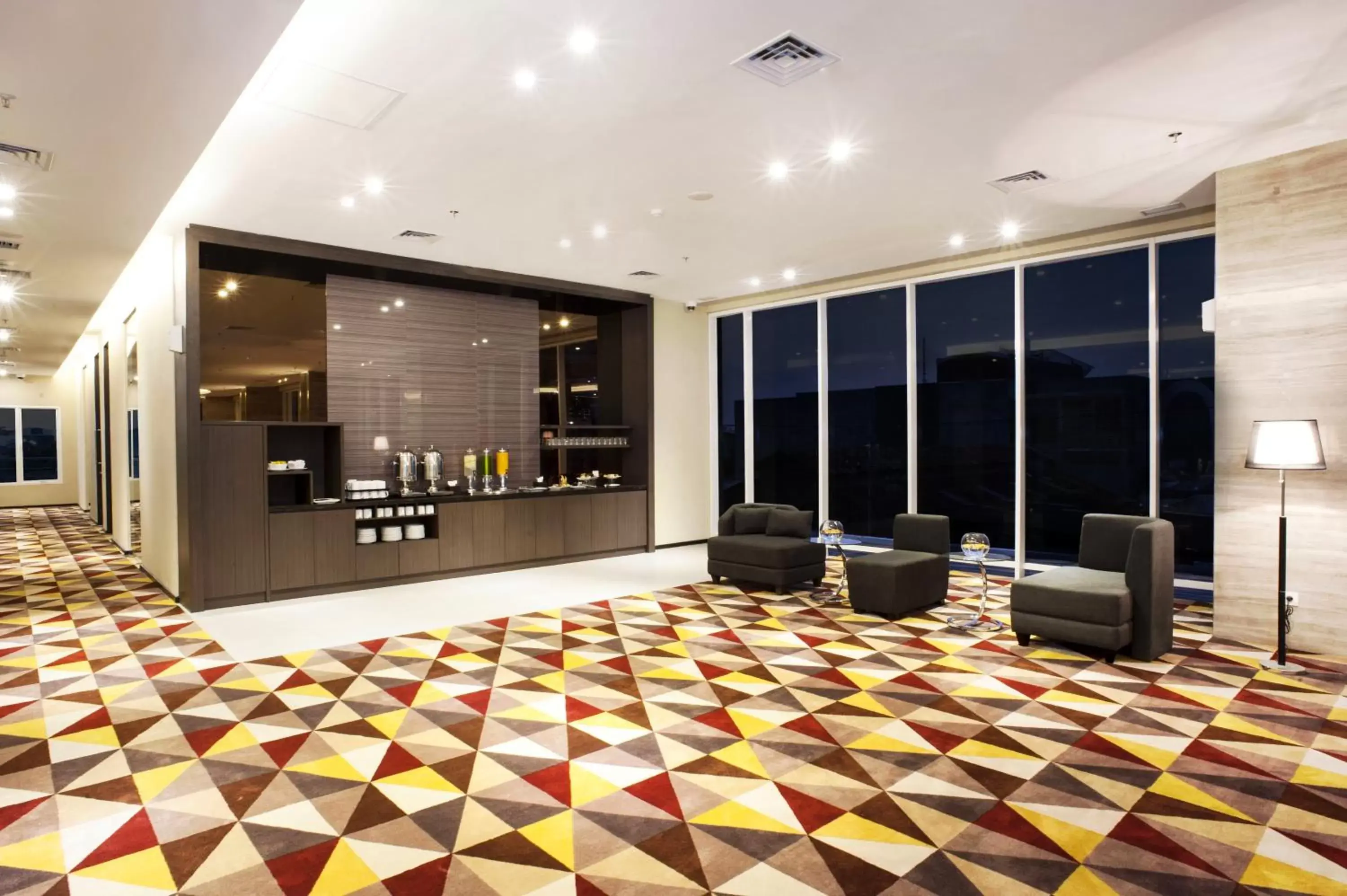 Lounge or bar, Lobby/Reception in Holiday Inn Express Surabaya CenterPoint, an IHG Hotel