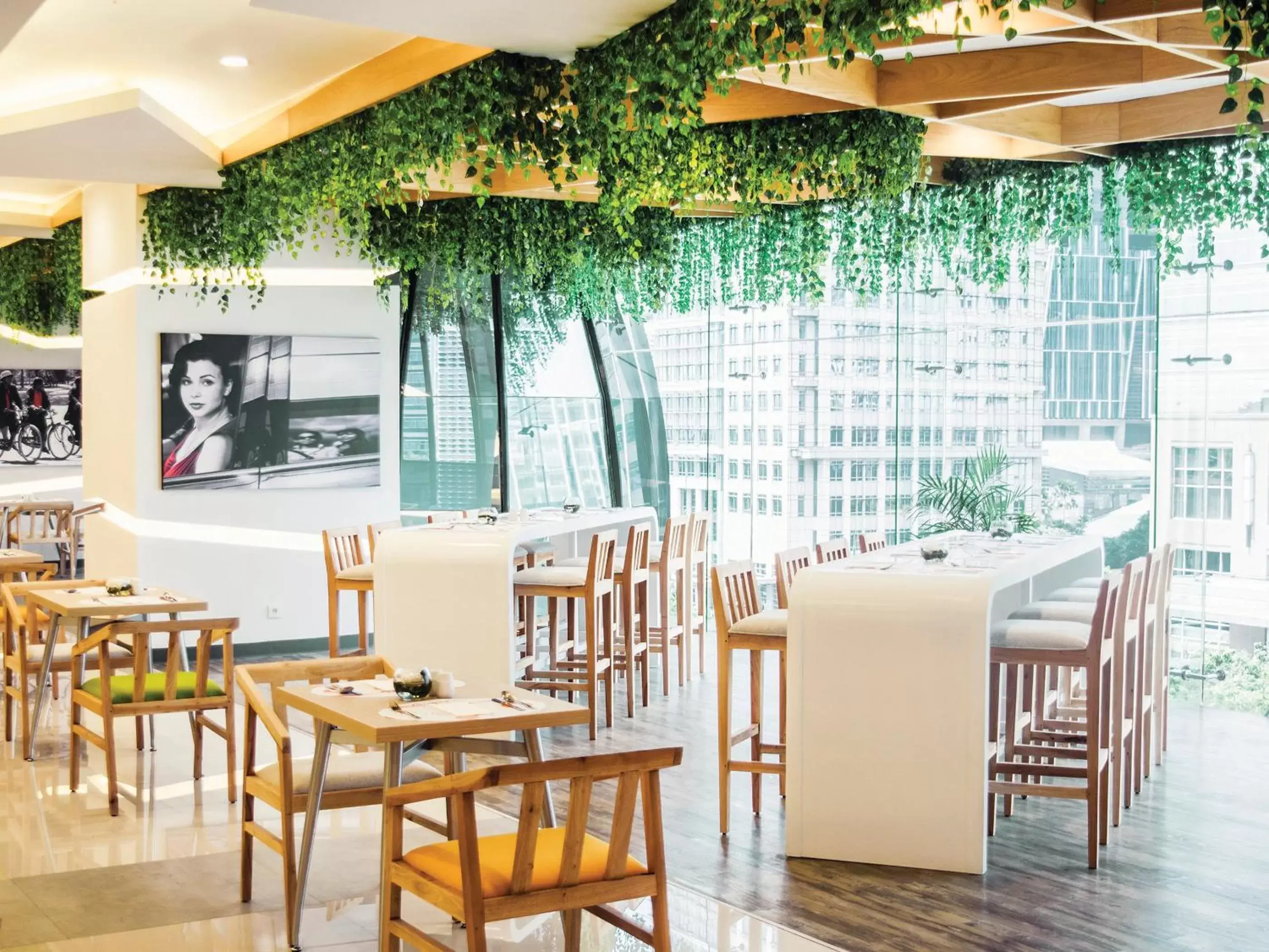Restaurant/places to eat in HARRIS Suites fx Sudirman Restaurant/places to eat in HARRIS Suites fx Sudirman