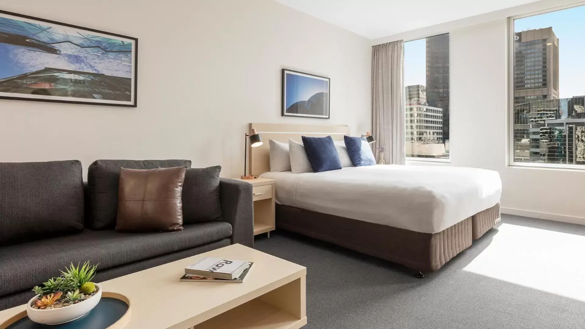 Studio Apartment with City View - No Housekeeping in Oaks Melbourne on Market Hotel Studio Apartment with City View - No Housekeeping in Oaks Melbourne on Market Hotel