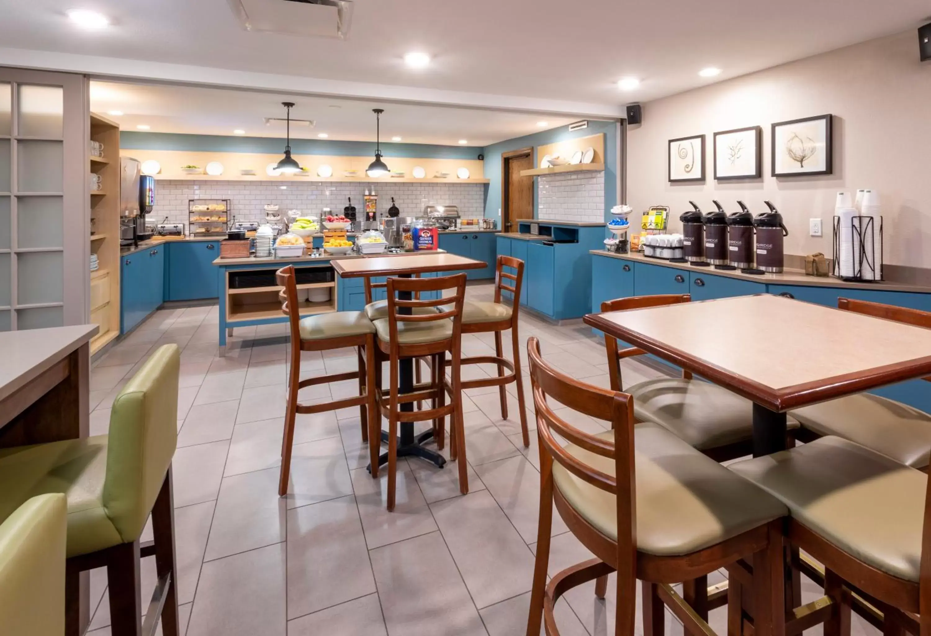 Continental breakfast, Restaurant/Places to Eat in Country Inn & Suites by Radisson, Fargo, ND