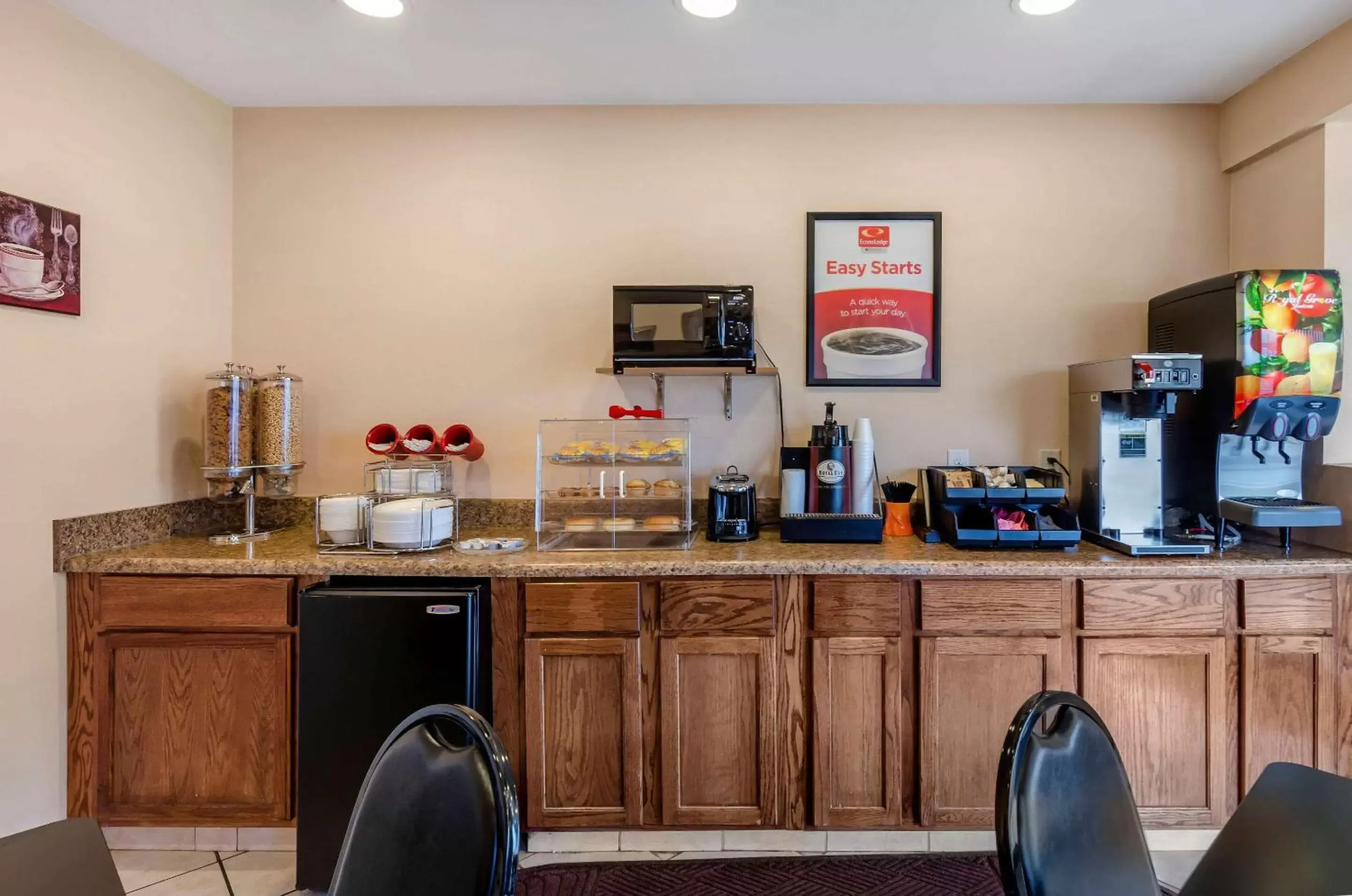 Restaurant/places to eat, Kitchen/Kitchenette in Econo Lodge Civic Center