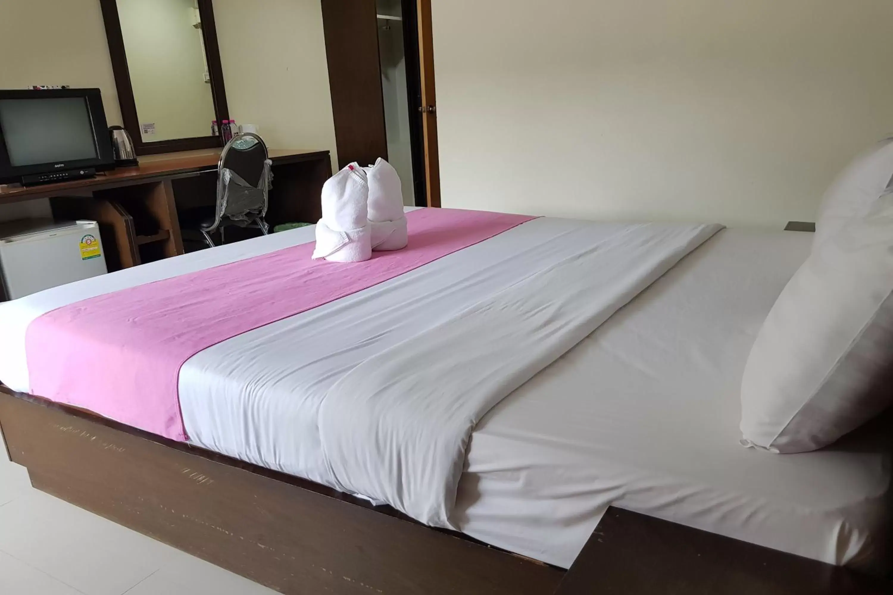 Bedroom, Bed in Poonsook Phitsanulok Hotel SHA Plus