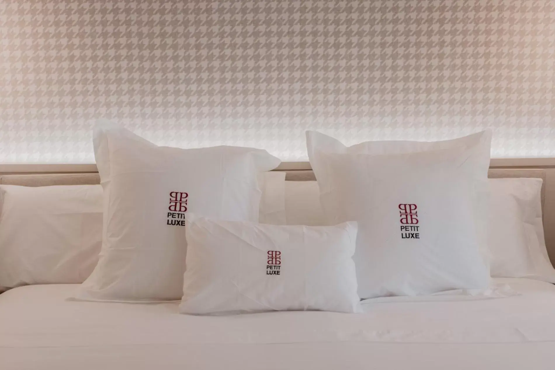 Bed in Hotel Boutique Petit Luxe