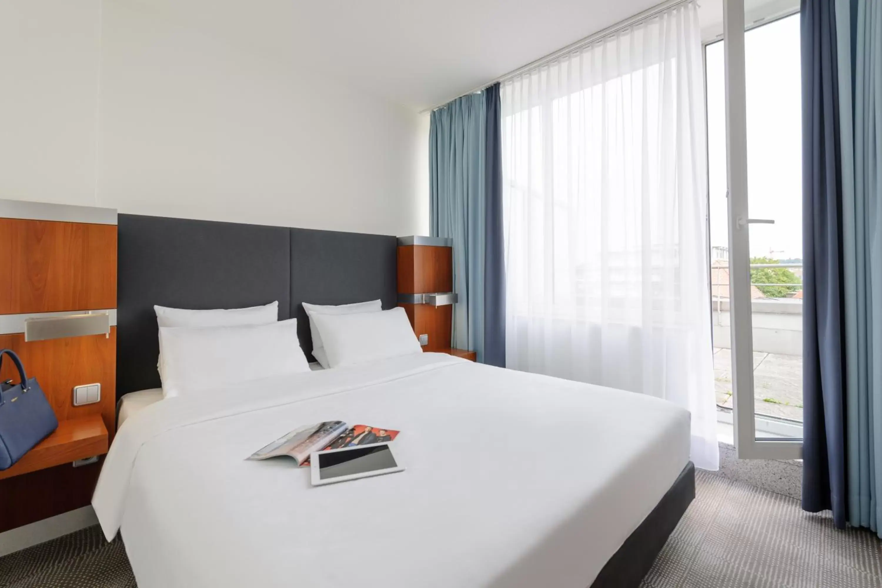 Photo of the whole room, Bed in Novotel Erlangen