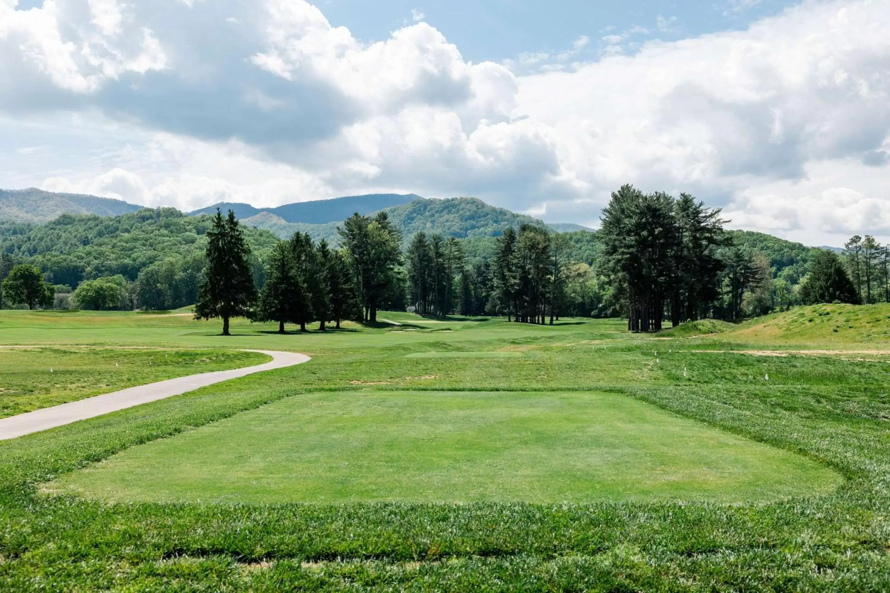 Golfcourse in Waynesville Inn & Golf Club, Trademark Collection by Wyndham