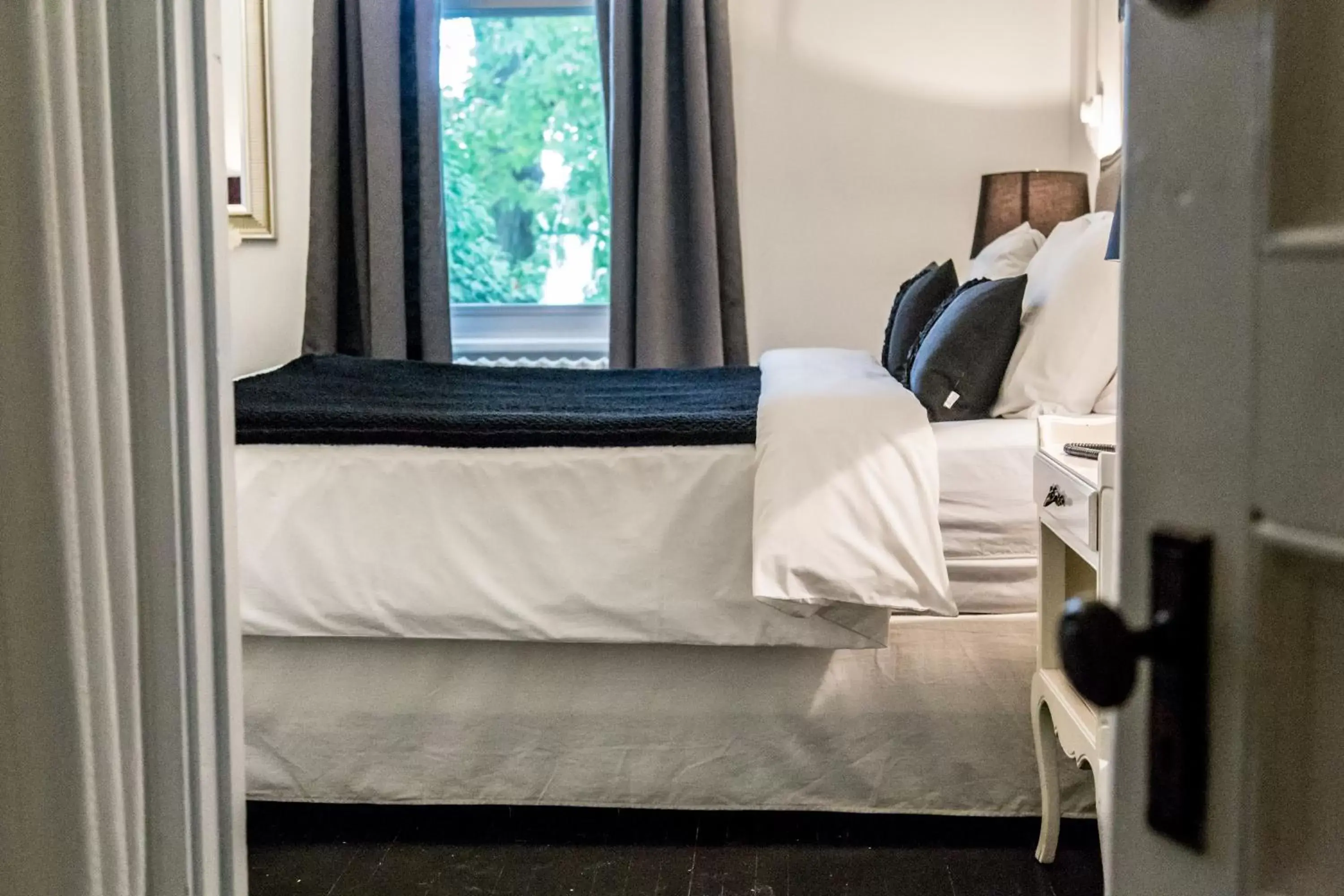 Bed in Manoir Becancourt Hotel