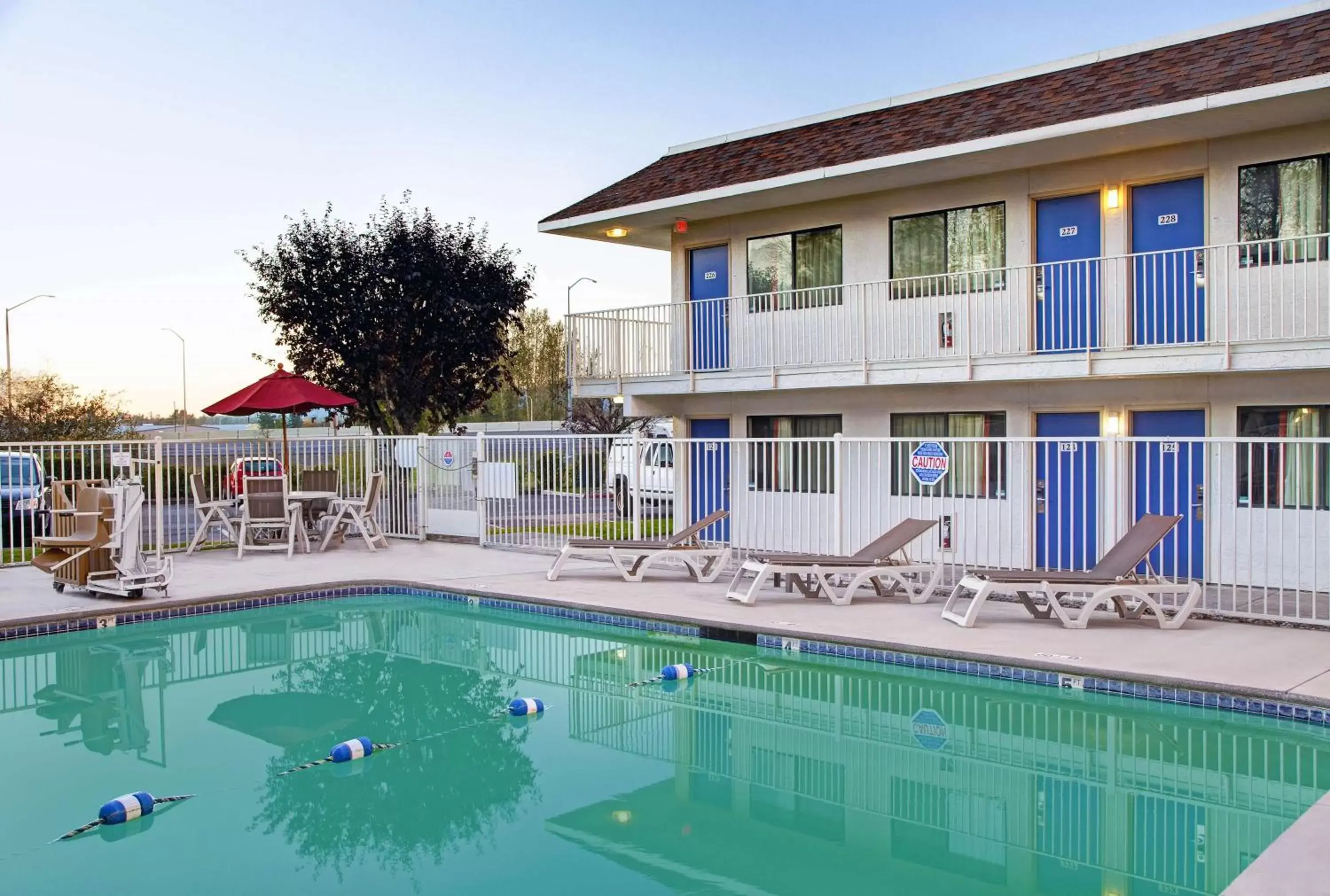 Pool view, Swimming Pool in Motel 6-Troutdale, OR - Portland East