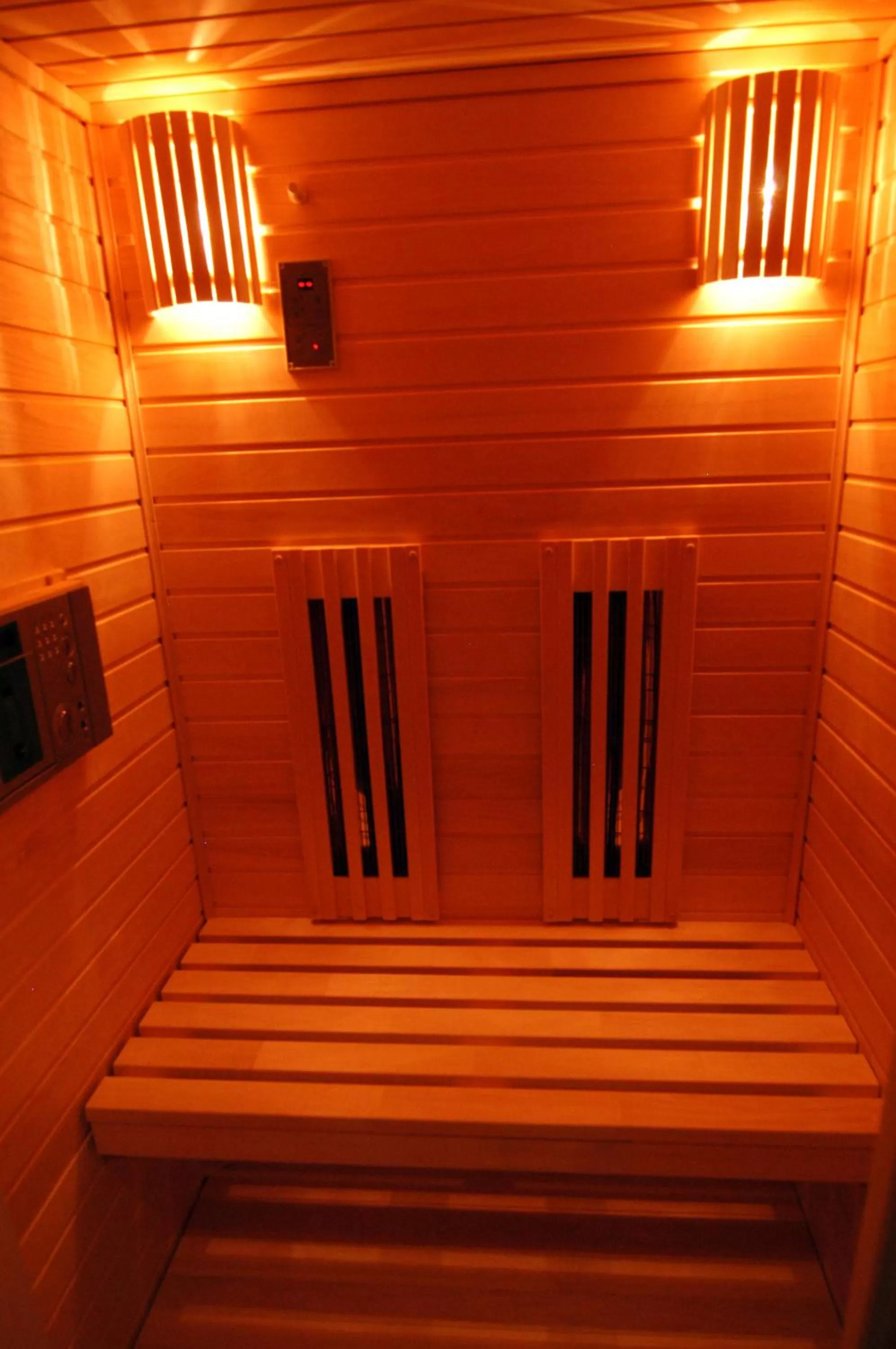 Sauna in Manhattan Hotel & Restaurant