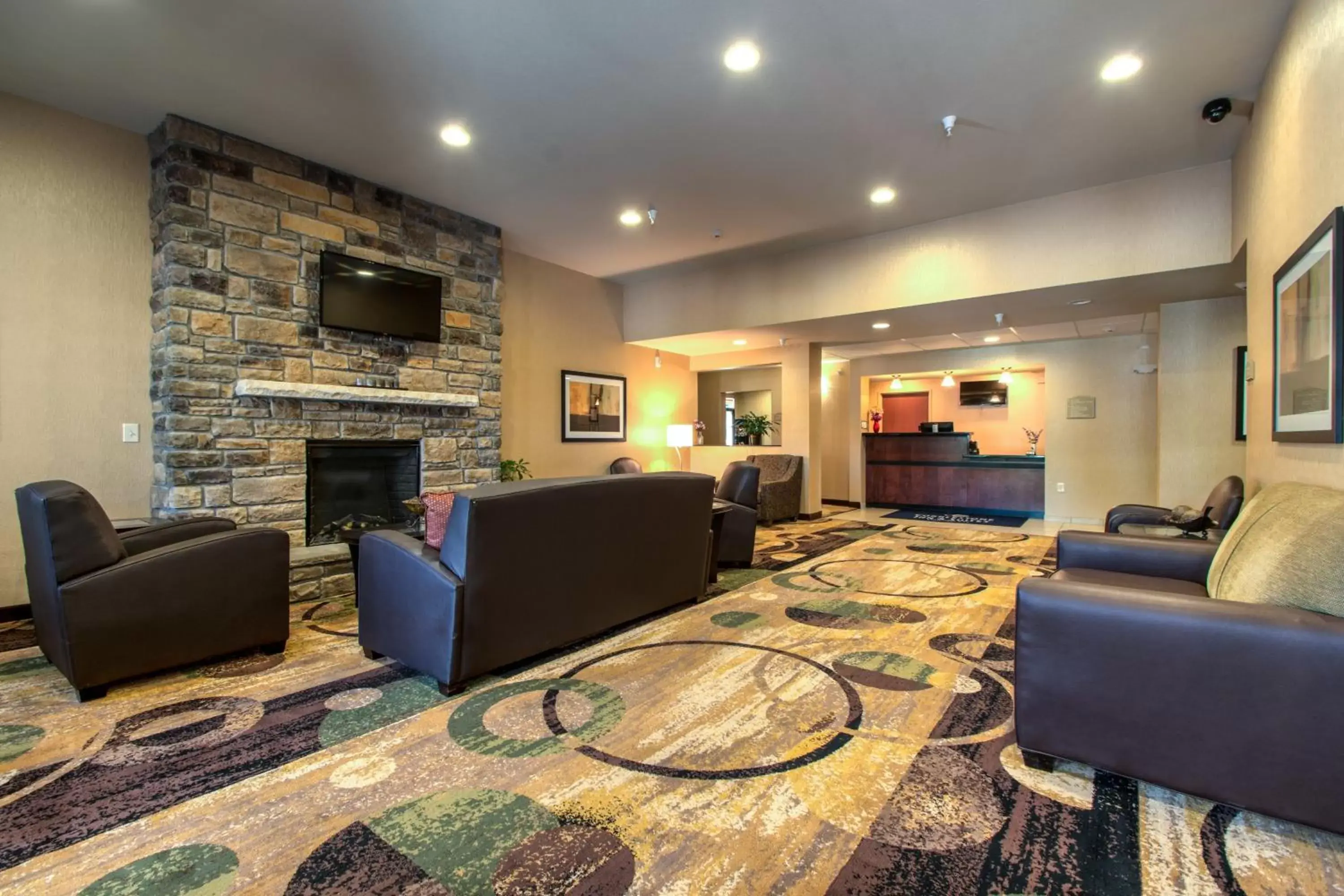 Lobby or reception, Seating Area in Cobblestone Inn & Suites - Holyoke
