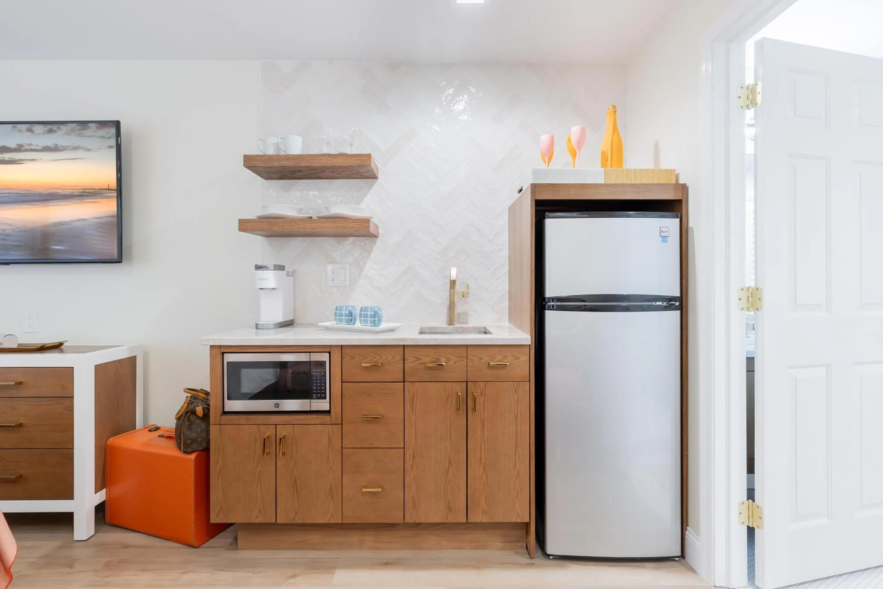 Kitchen or kitchenette in The Beach Club on Madison Avenue