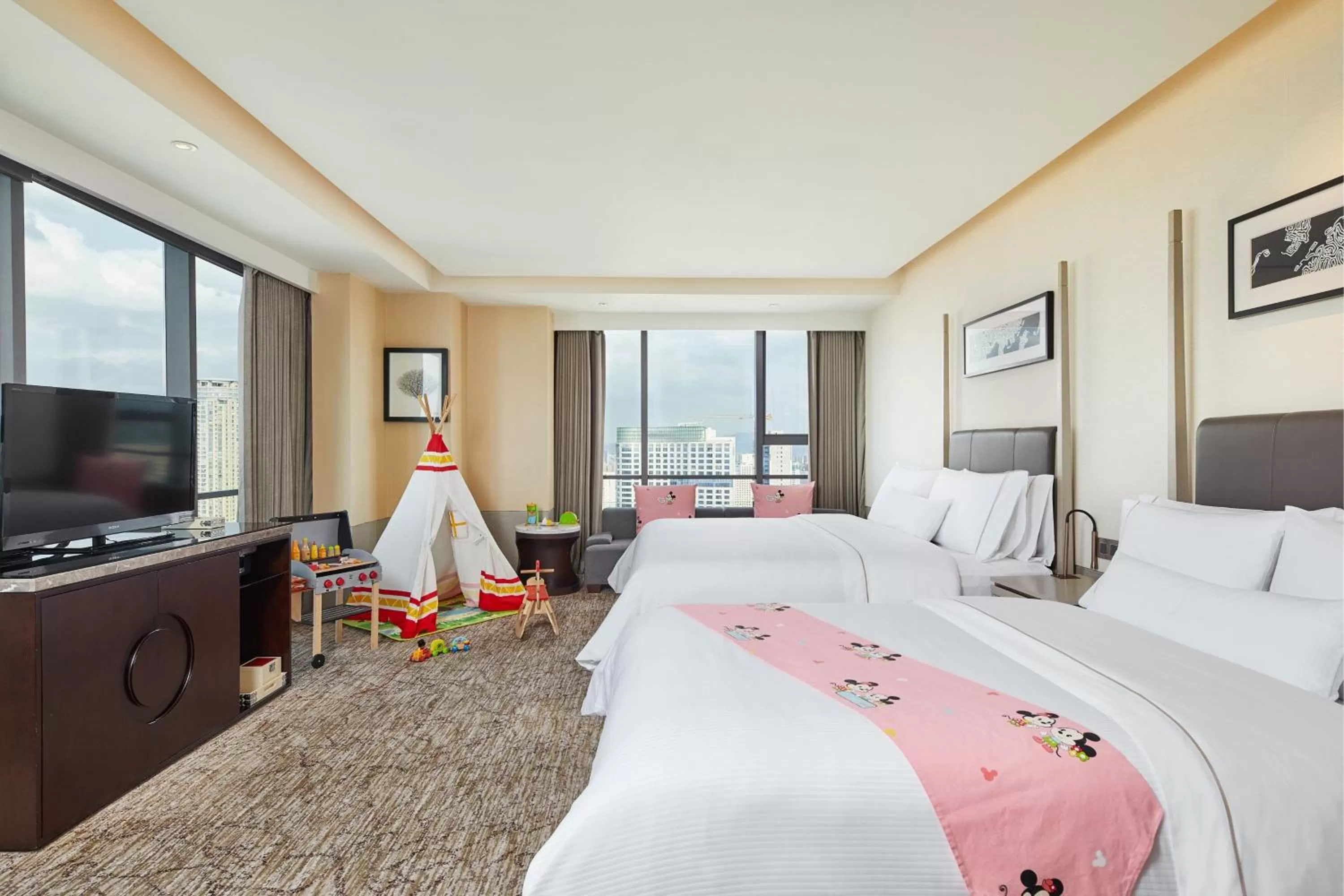 Photo of the whole room, Bed in The Westin Ningbo