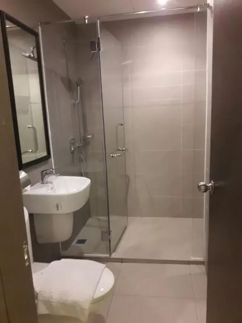 Bathroom in Pantai Inn Kota Kinabalu