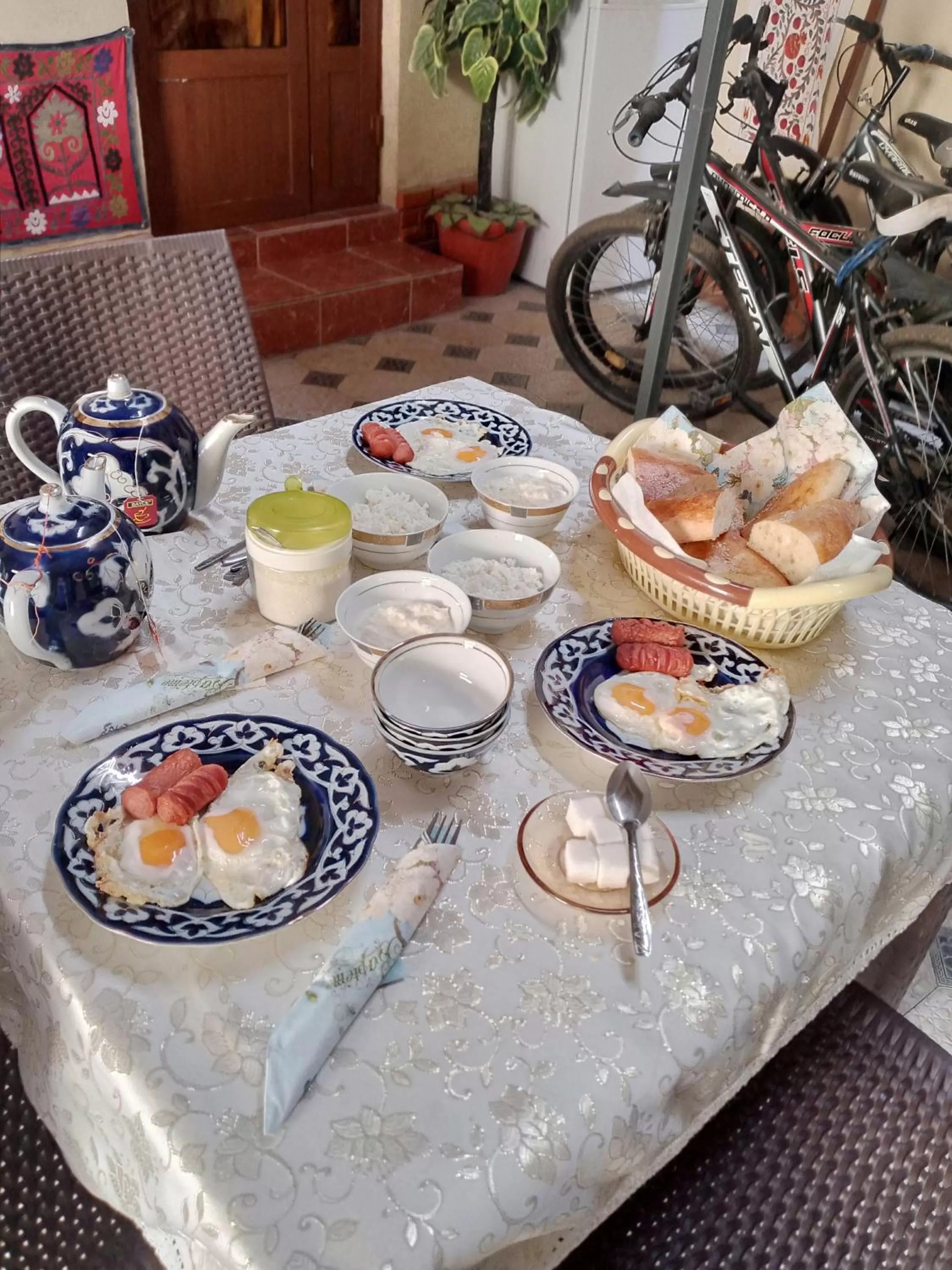 Food and drinks in Hotel Uncle Kolya Boutique