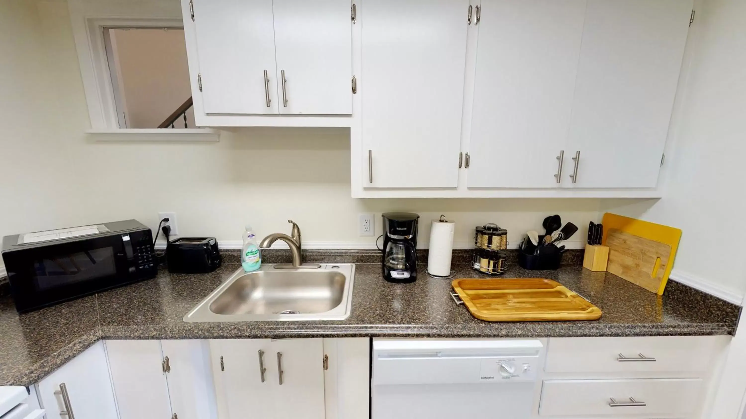 Kitchen/Kitchenette in The Lofts at 107