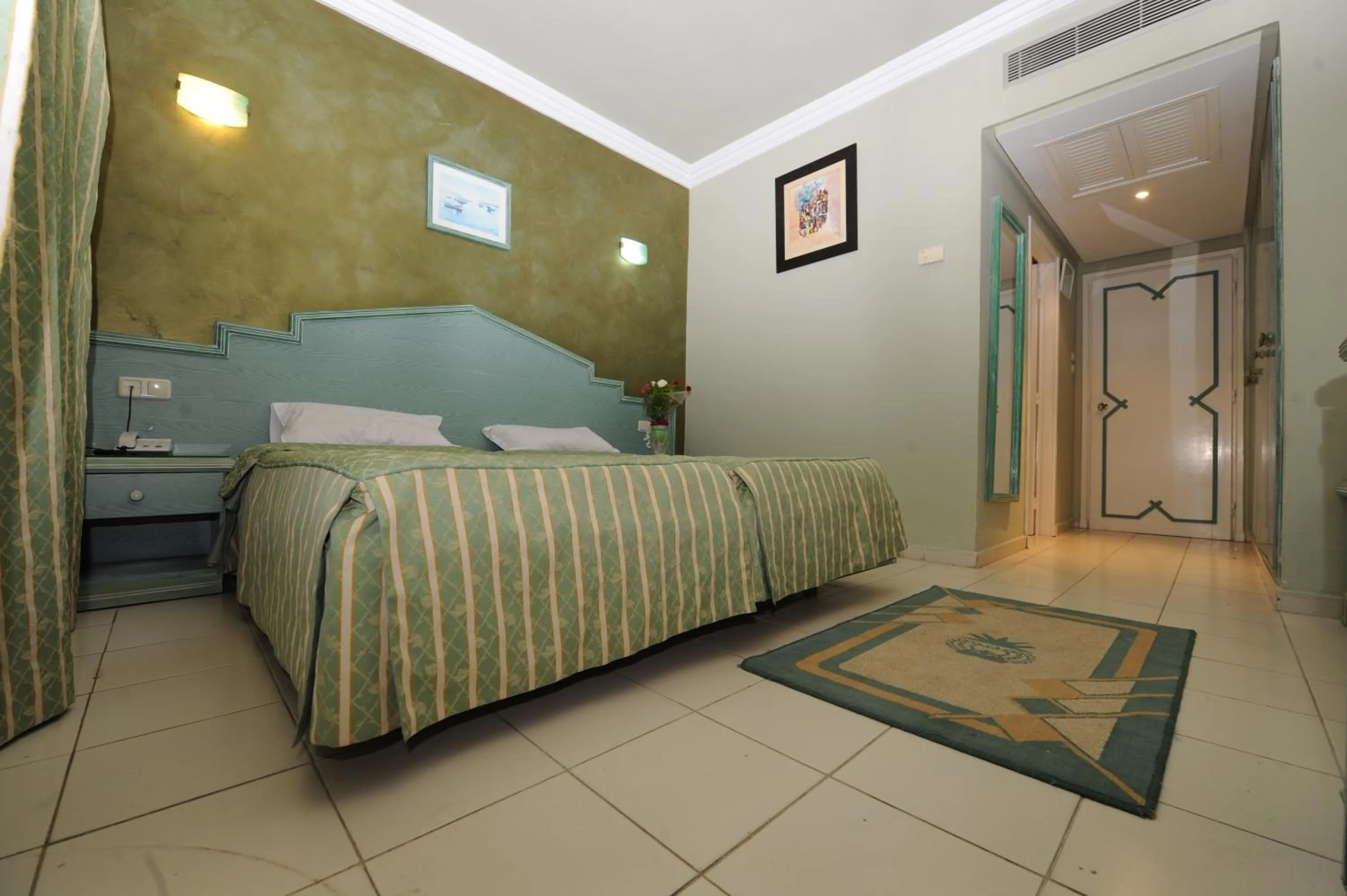 Bed in Hotel Royal Beach