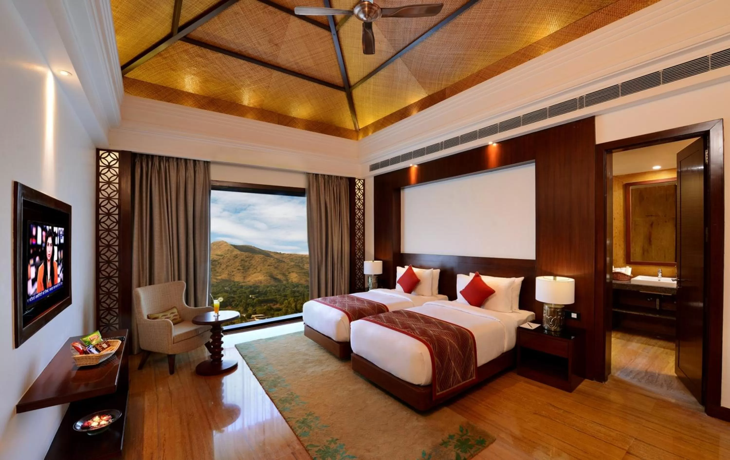 Photo of the whole room, Bed in The Ananta Udaipur