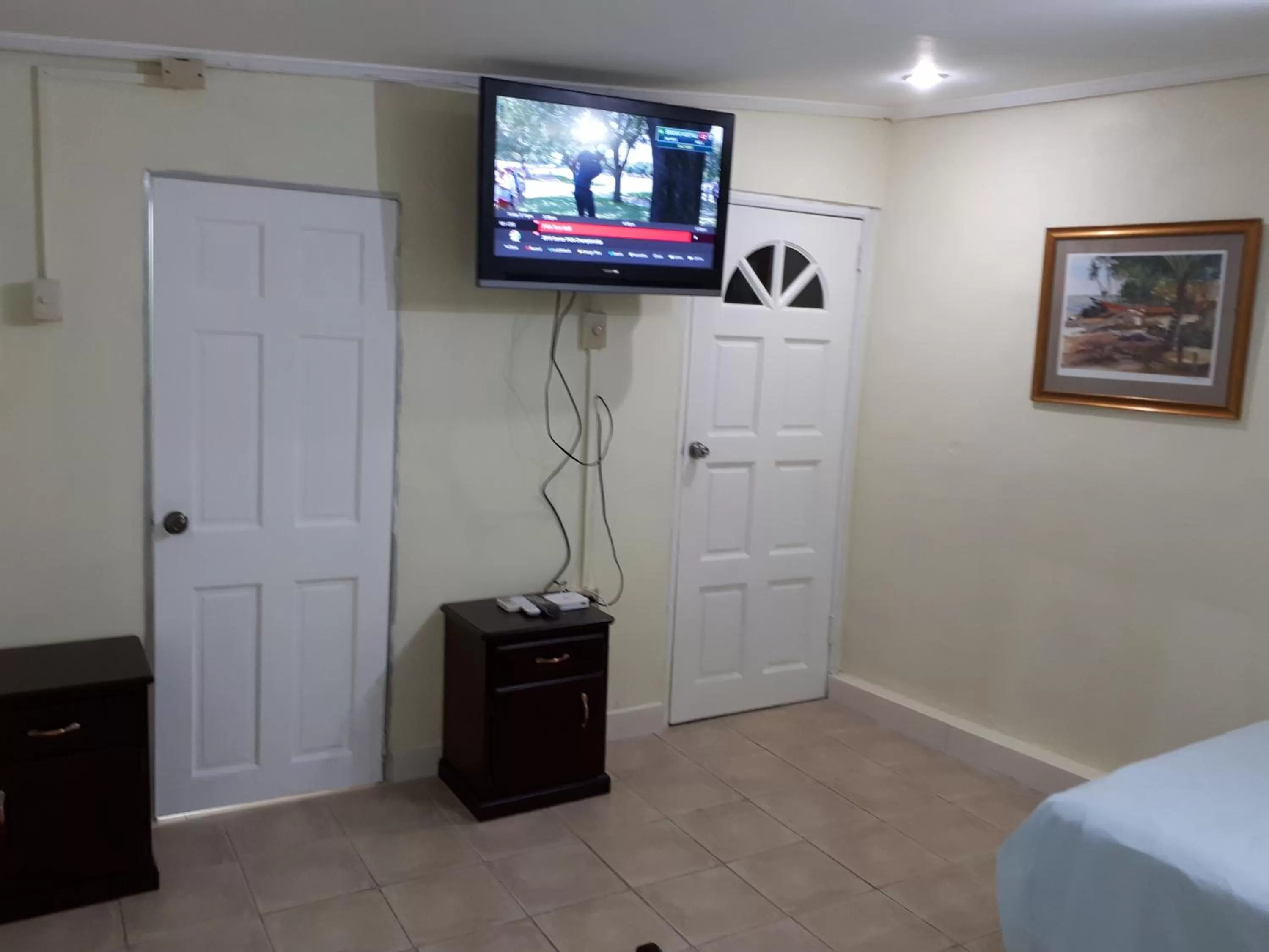 Bedroom, Bed in Woodbrook on the Avenue