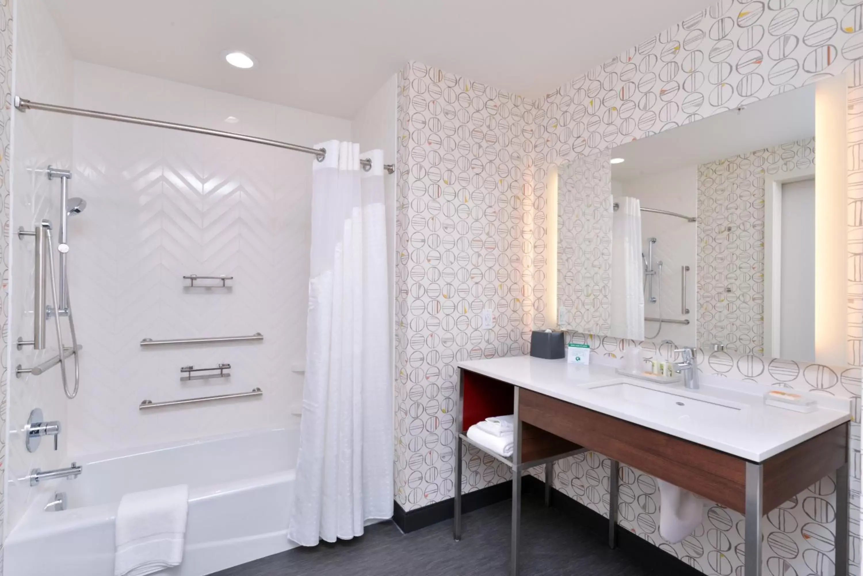 Bathroom in Holiday Inn & Suites - Farmington Hills - Detroit NW, an IHG Hotel