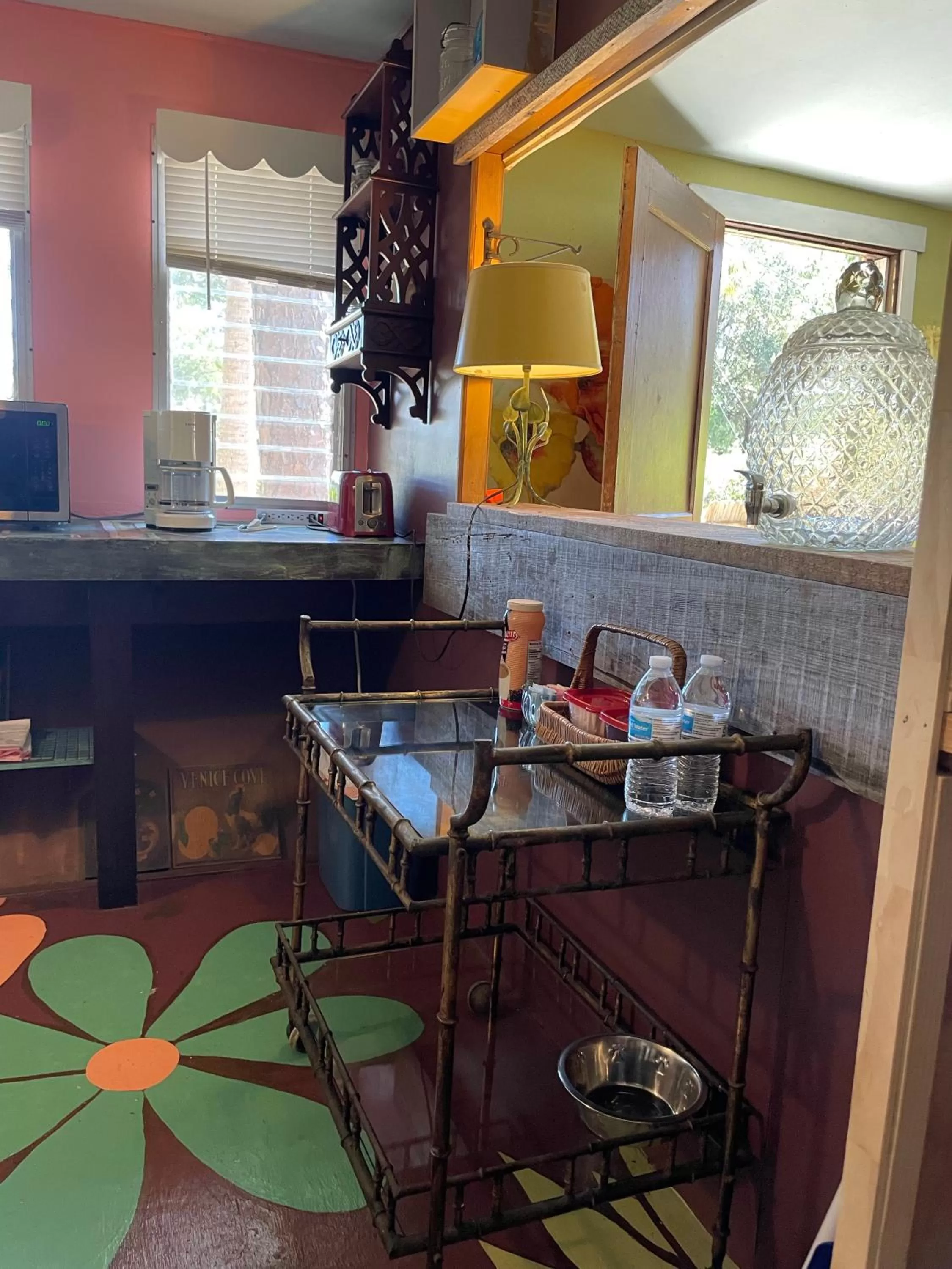 Kitchen or kitchenette in Nature Coast Inn & Cottages