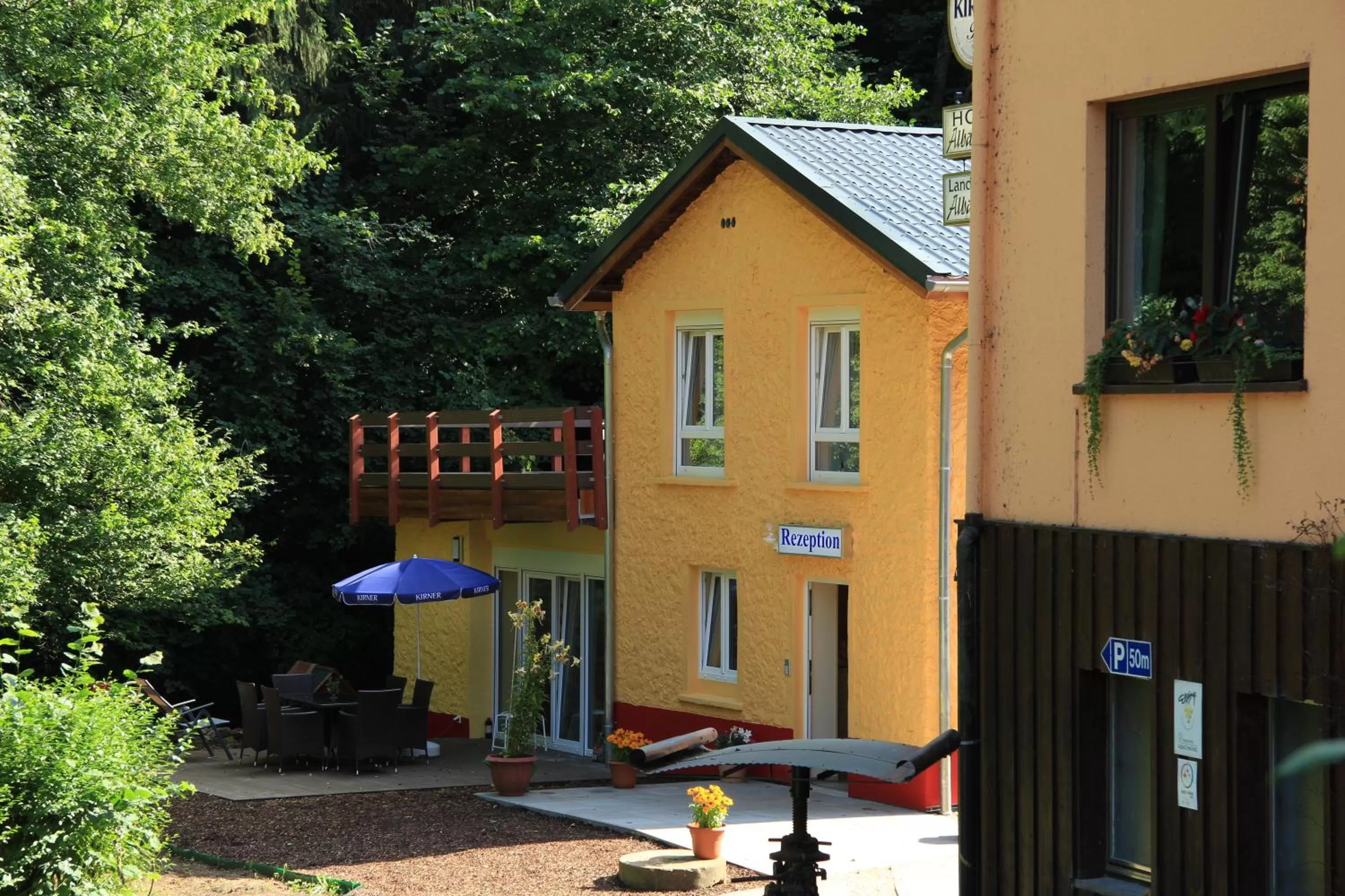 Facade/entrance in Waldhotel Albachmühle mit Albacher Stuben