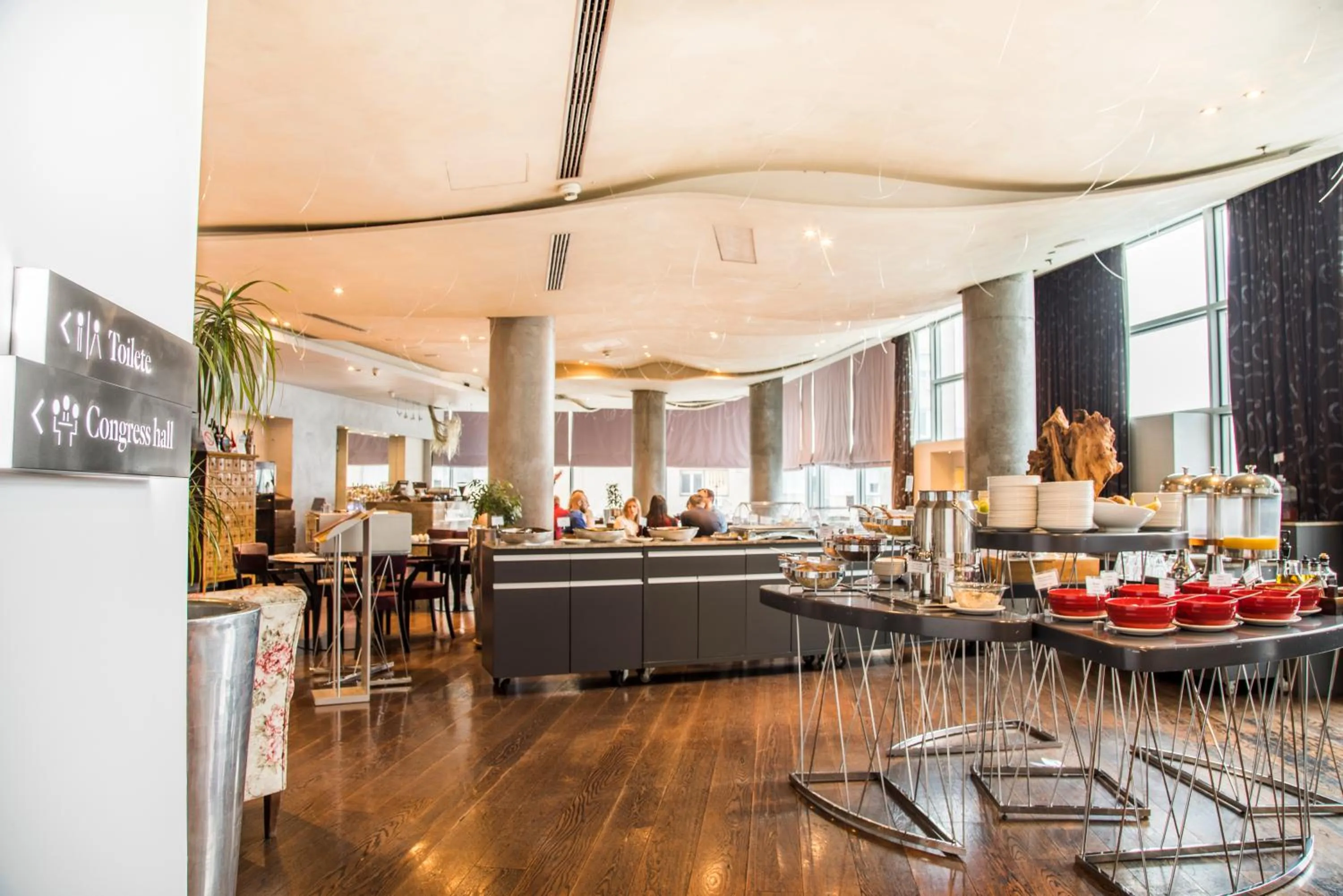 Restaurant/places to eat in Nobel Zira Hotel