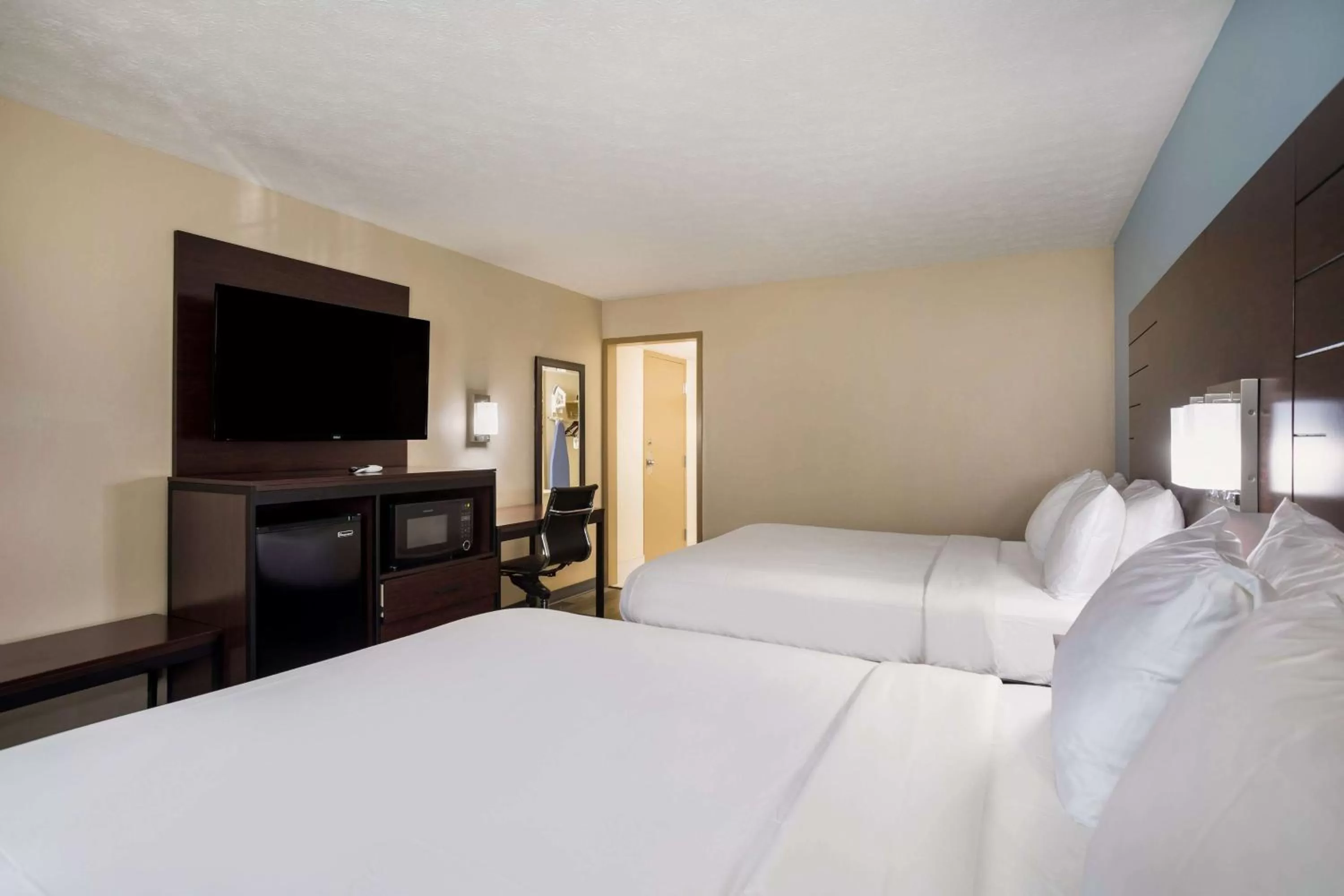 Bed in SureStay Hotel by Best Western Bardstown General Nelson