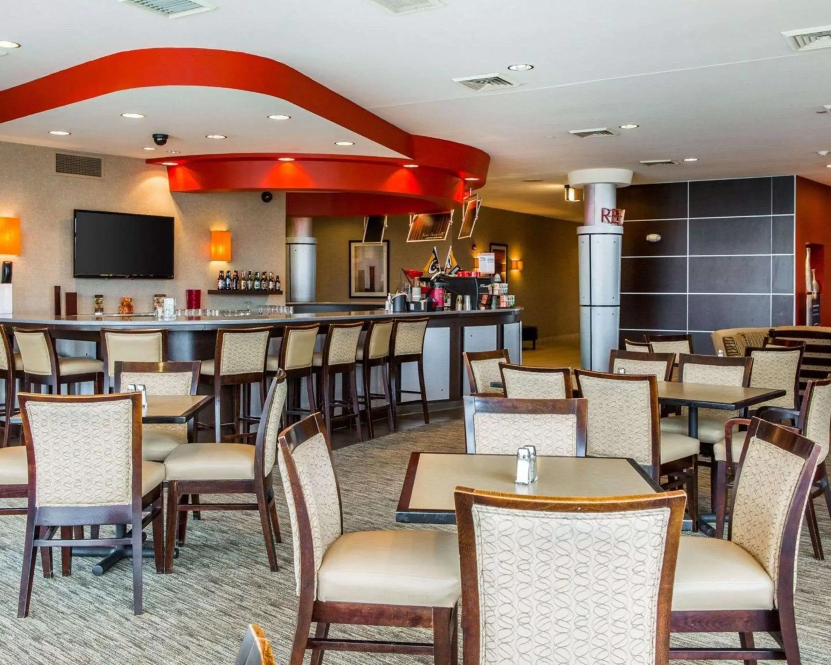 Restaurant/Places to Eat in Cambria Hotel Appleton