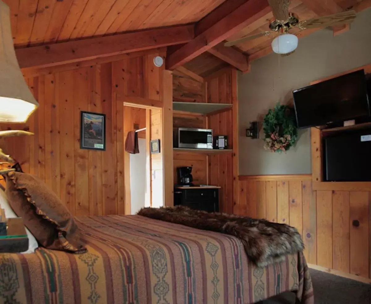 Bed in Silver Pines Lodge