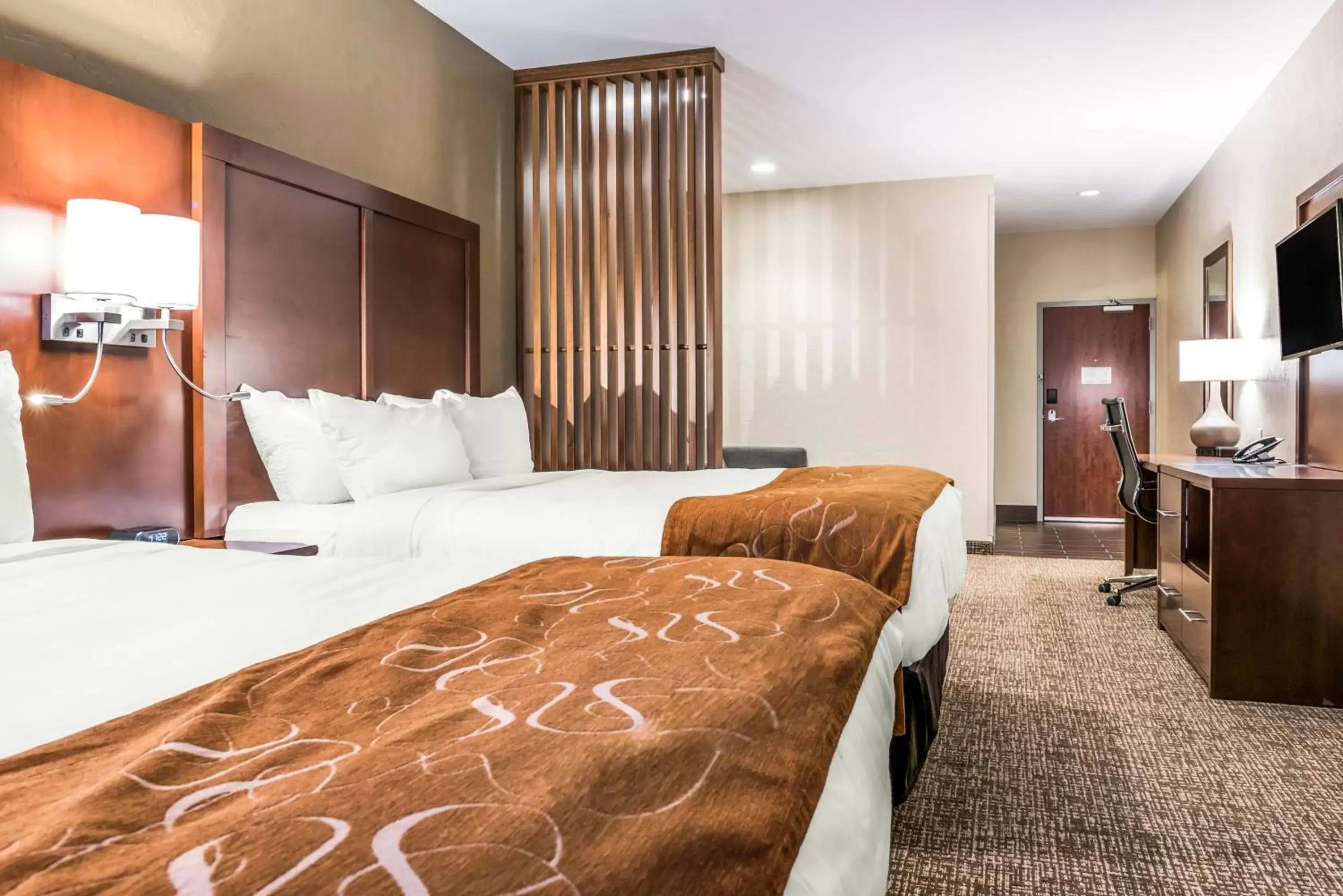 Bed in Comfort Suites Florence - Cincinnati South