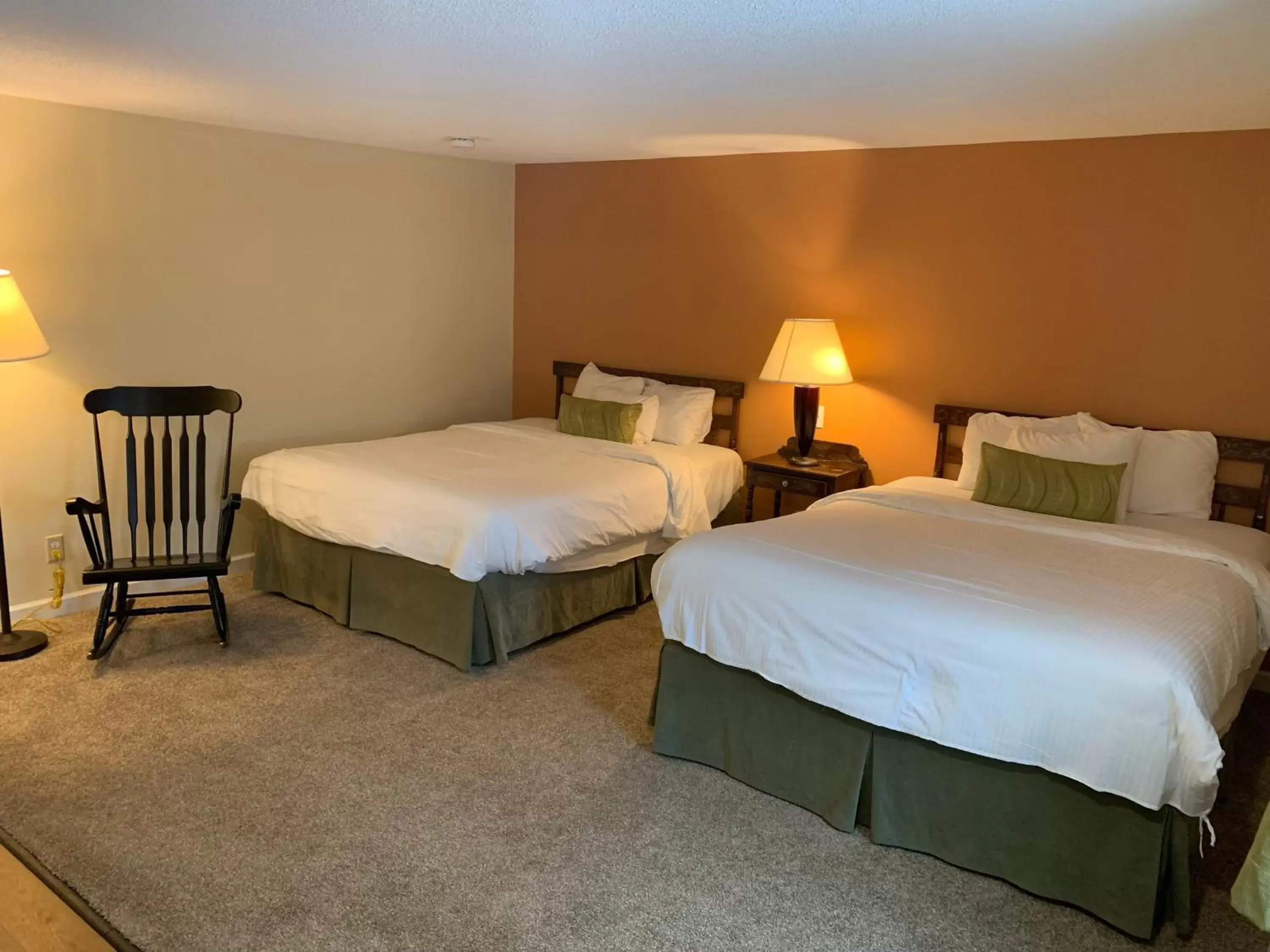 Bedroom, Bed in Four Winds Country Motel