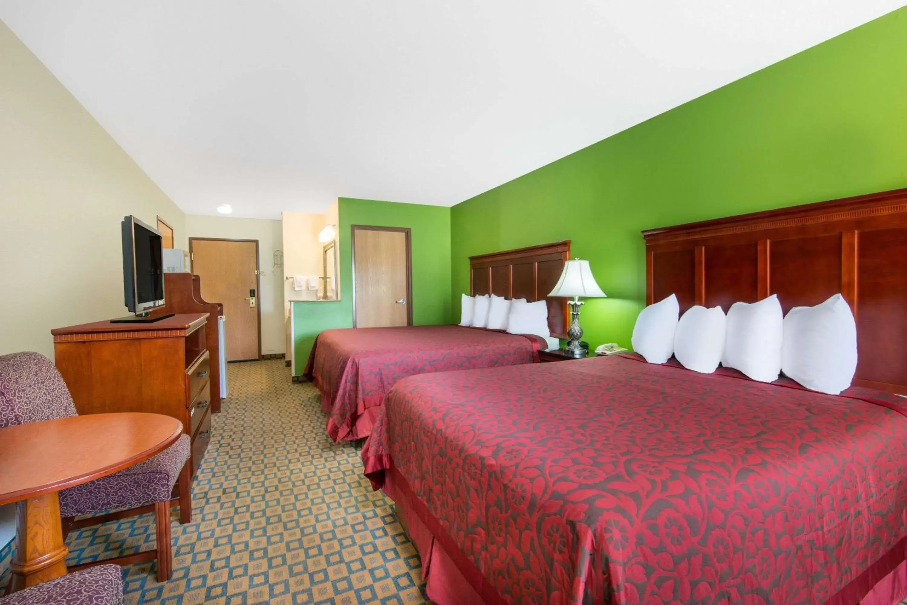 Photo of the whole room, Bed in Days Inn & Suites by Wyndham Wichita