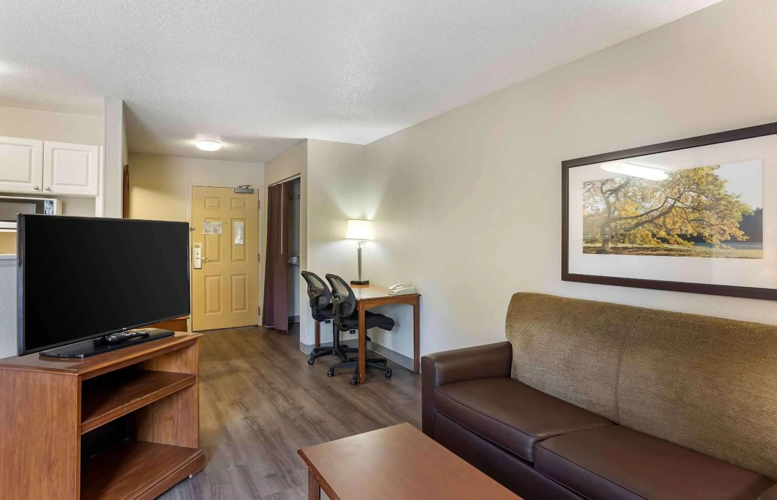 Bedroom, Seating Area in Extended Stay America Suites - Philadelphia - Mt Laurel - Pacilli Place