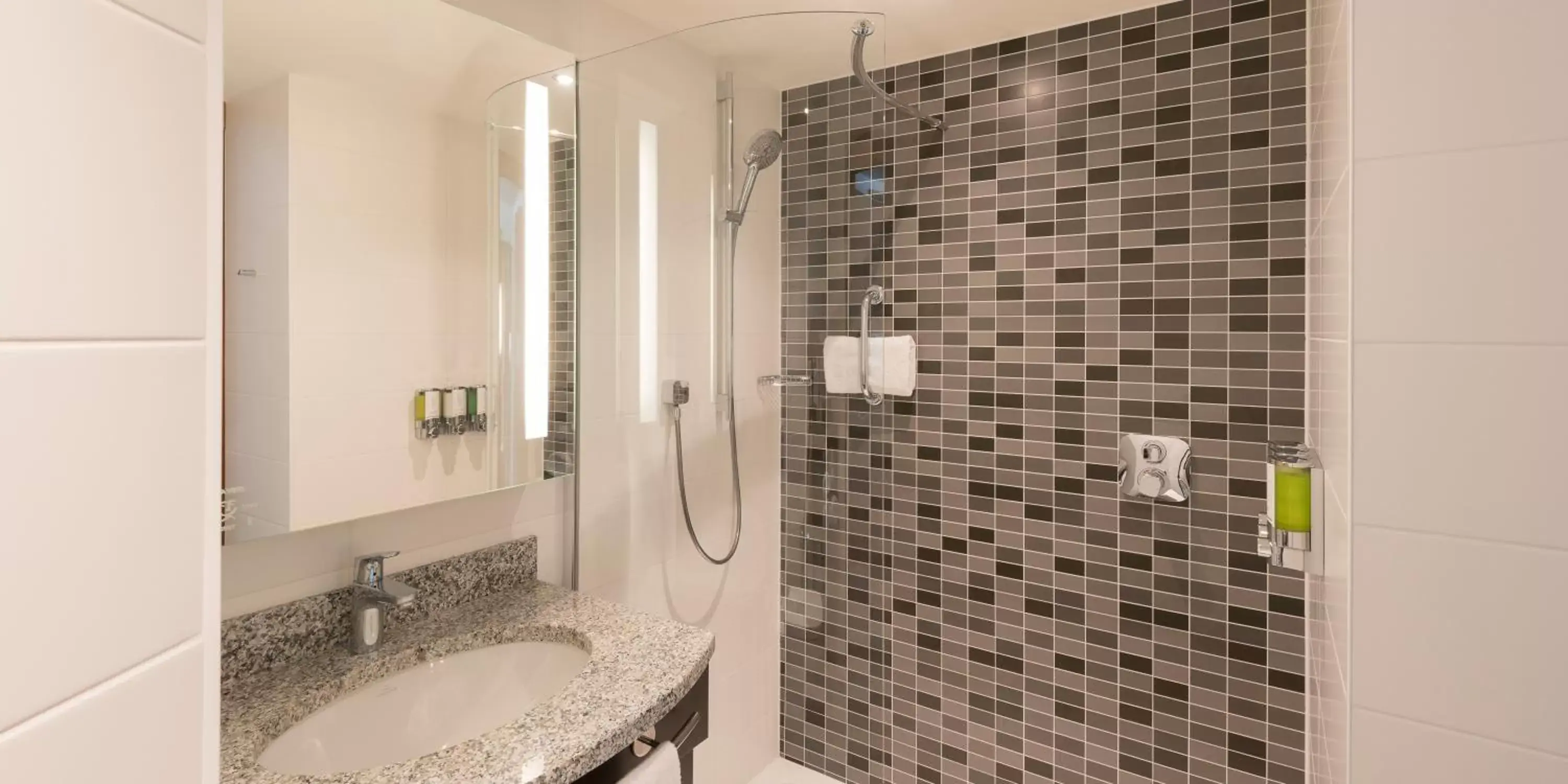 Property building in Hampton By Hilton Hamburg City Centre Property building in Hampton By Hilton Hamburg City Centre