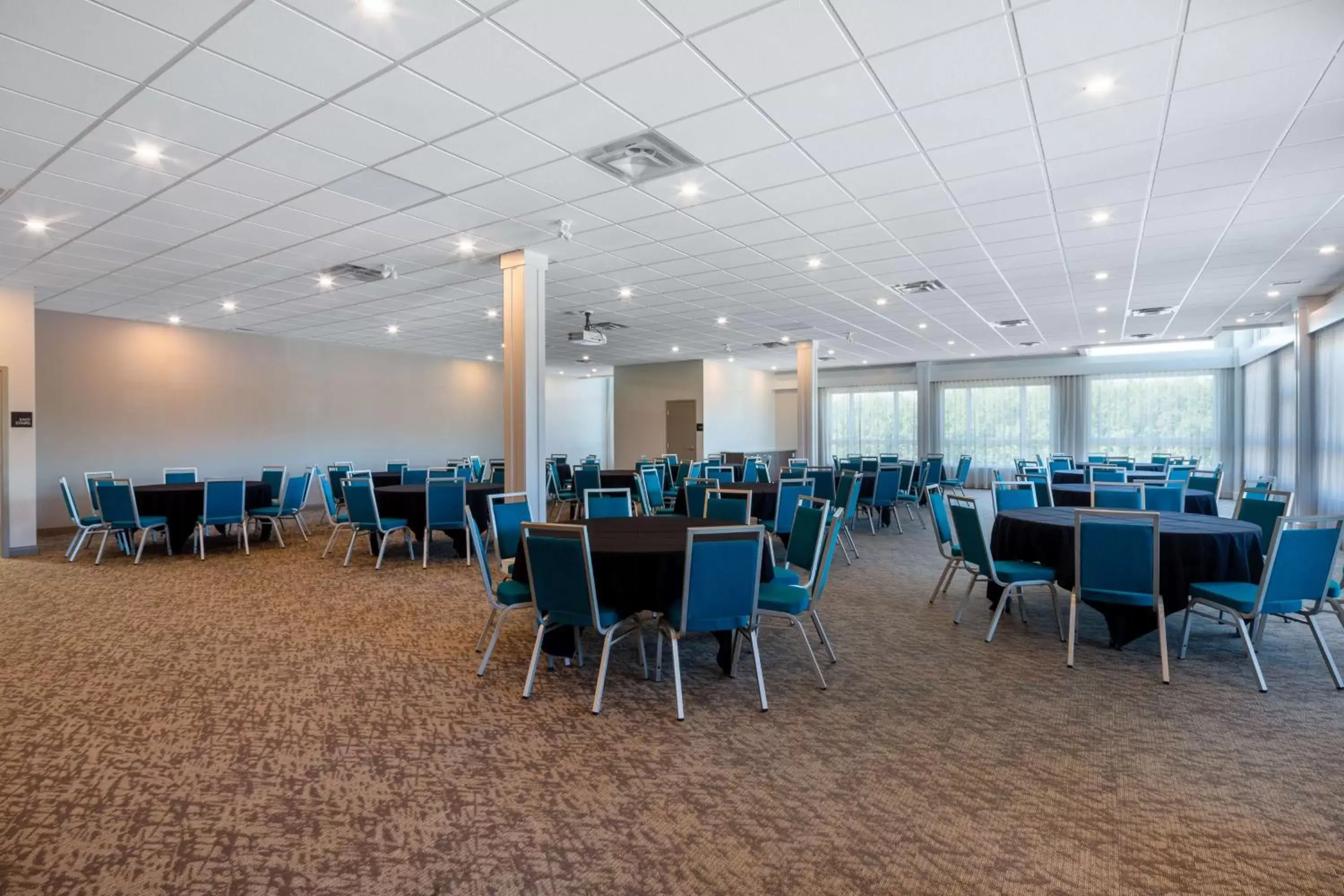 Meeting/conference room, Restaurant/Places to Eat in Hampton Inn & Suites Edmonton St. Albert, Ab