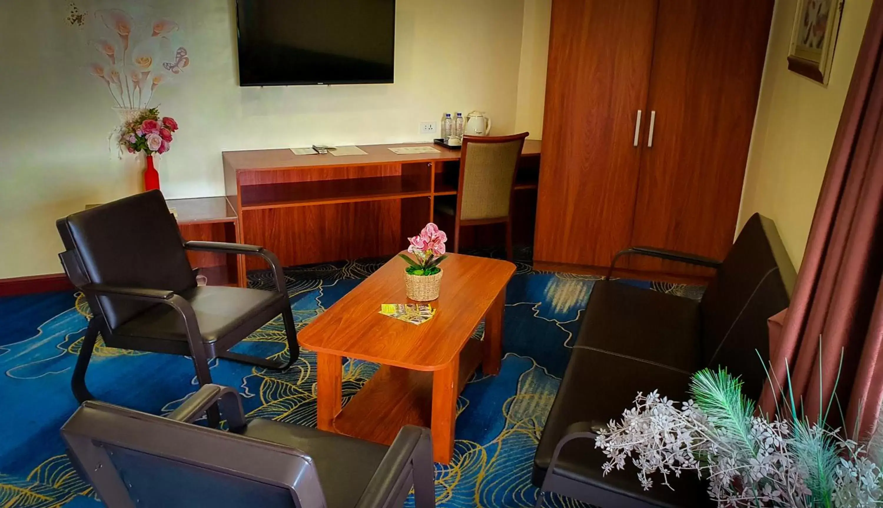TV and multimedia, TV/Entertainment Center in 456 Hotel