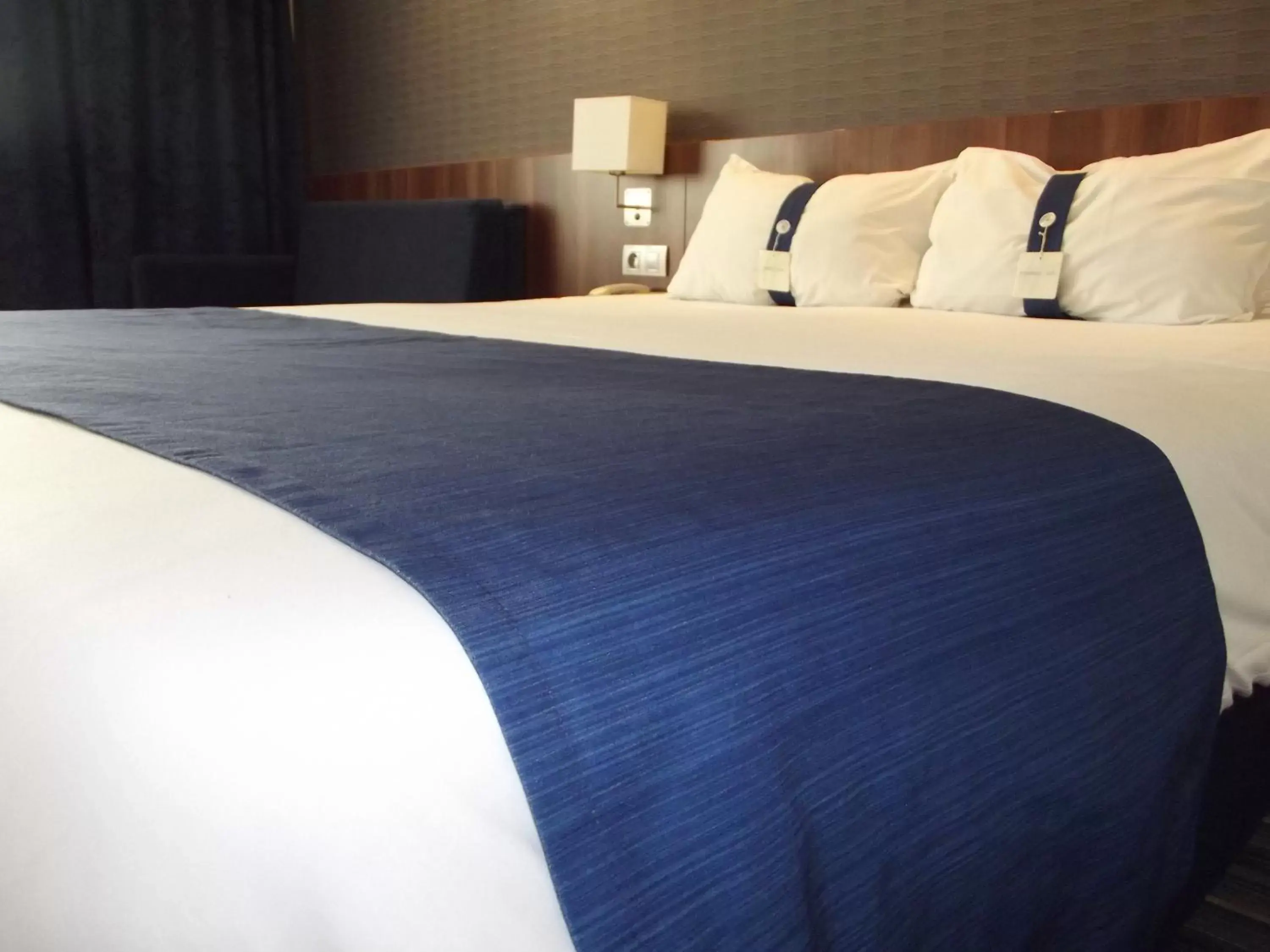 Photo of the whole room, Bed in Holiday Inn Express Strasbourg - Sud, an IHG Hotel