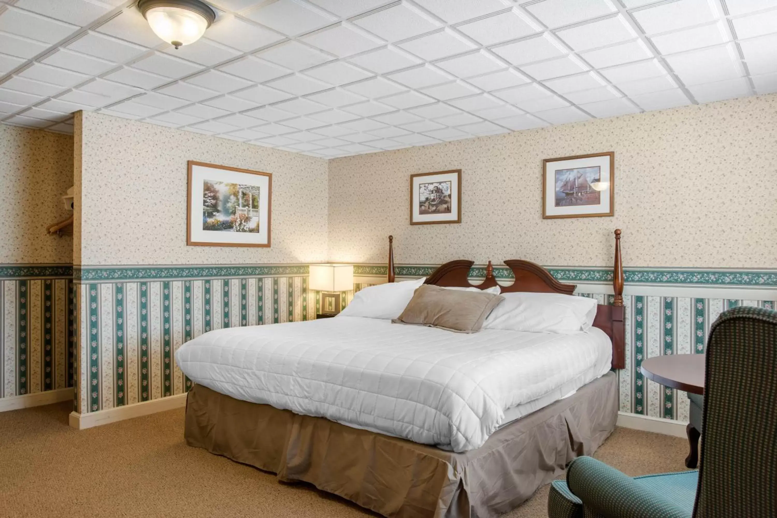 Bed in Coachman Inn